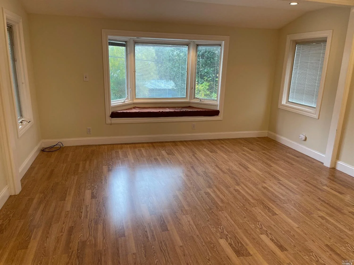 33-35 Maple - 4.jpeg