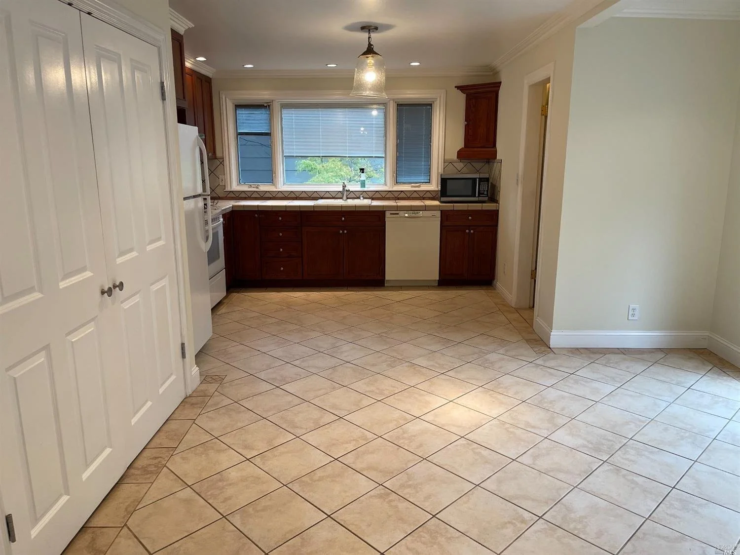 33-35 Maple - 6.jpeg