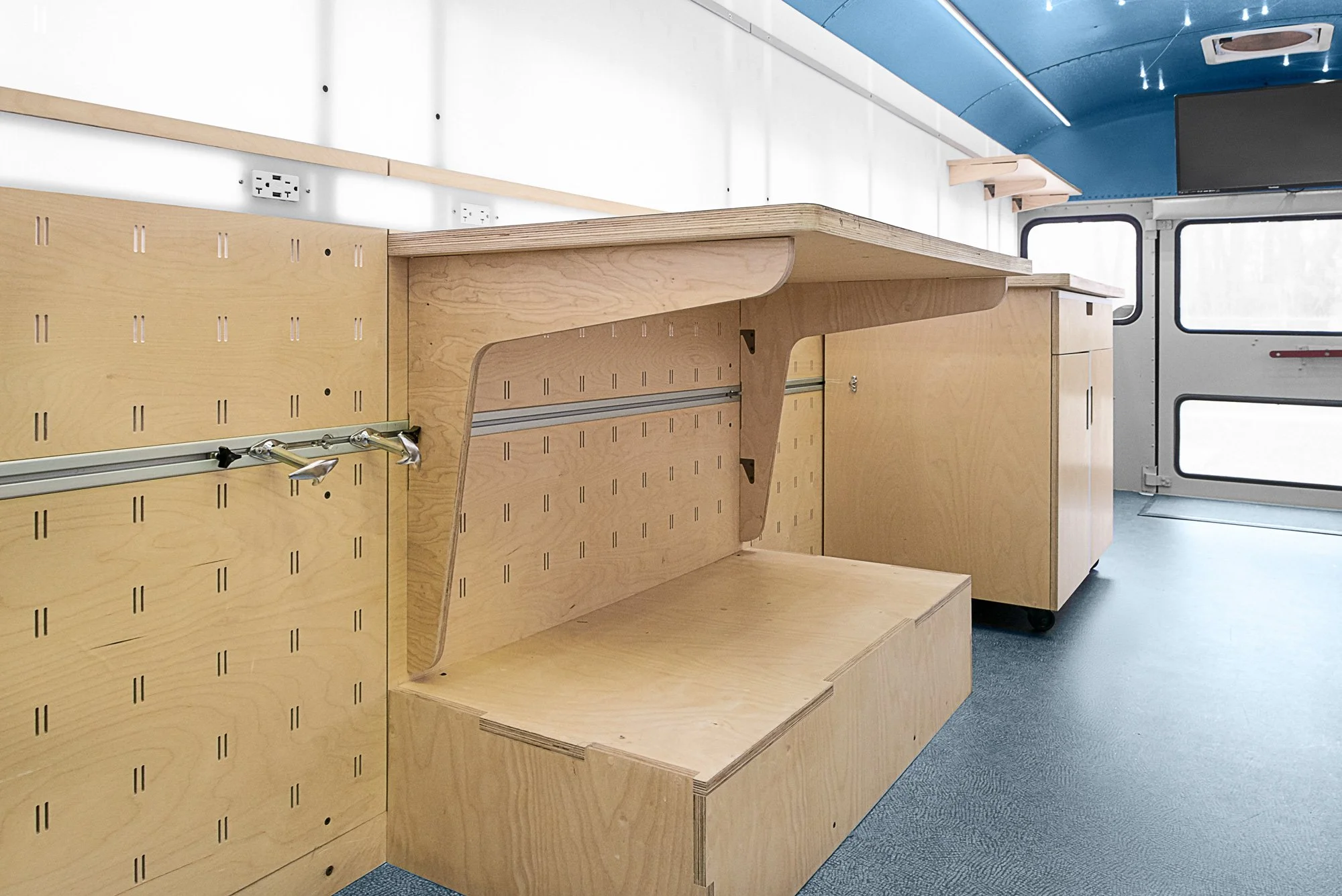 1729X FCPS Stem Bus_018.jpg