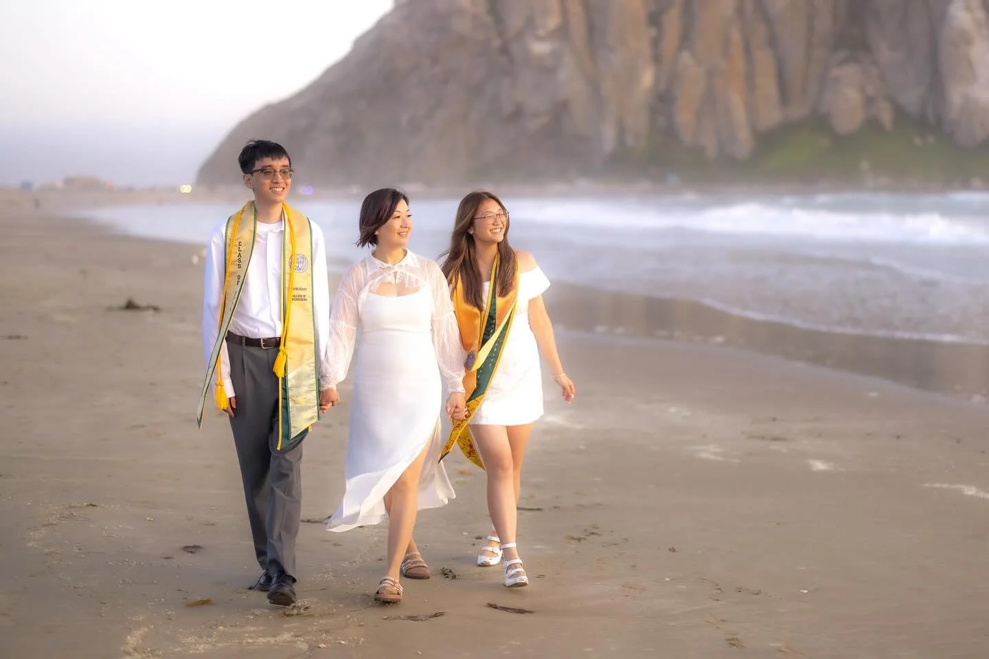 Proud mom + two incredible grads 💛✨
We loved capturing these special moments with her Cal Poly and University of Oregon seniors here on the Central Coast. Family, milestones, and memories all in one session!
#SanLuisObispoPhotography #CentralCoastPo