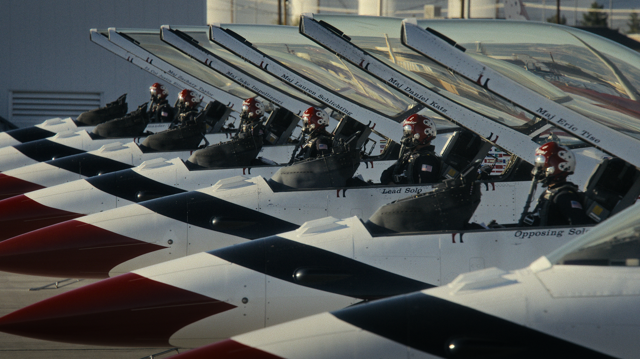 Air_Force_Elite_Thunderbirds_00_02_20_05_1.png