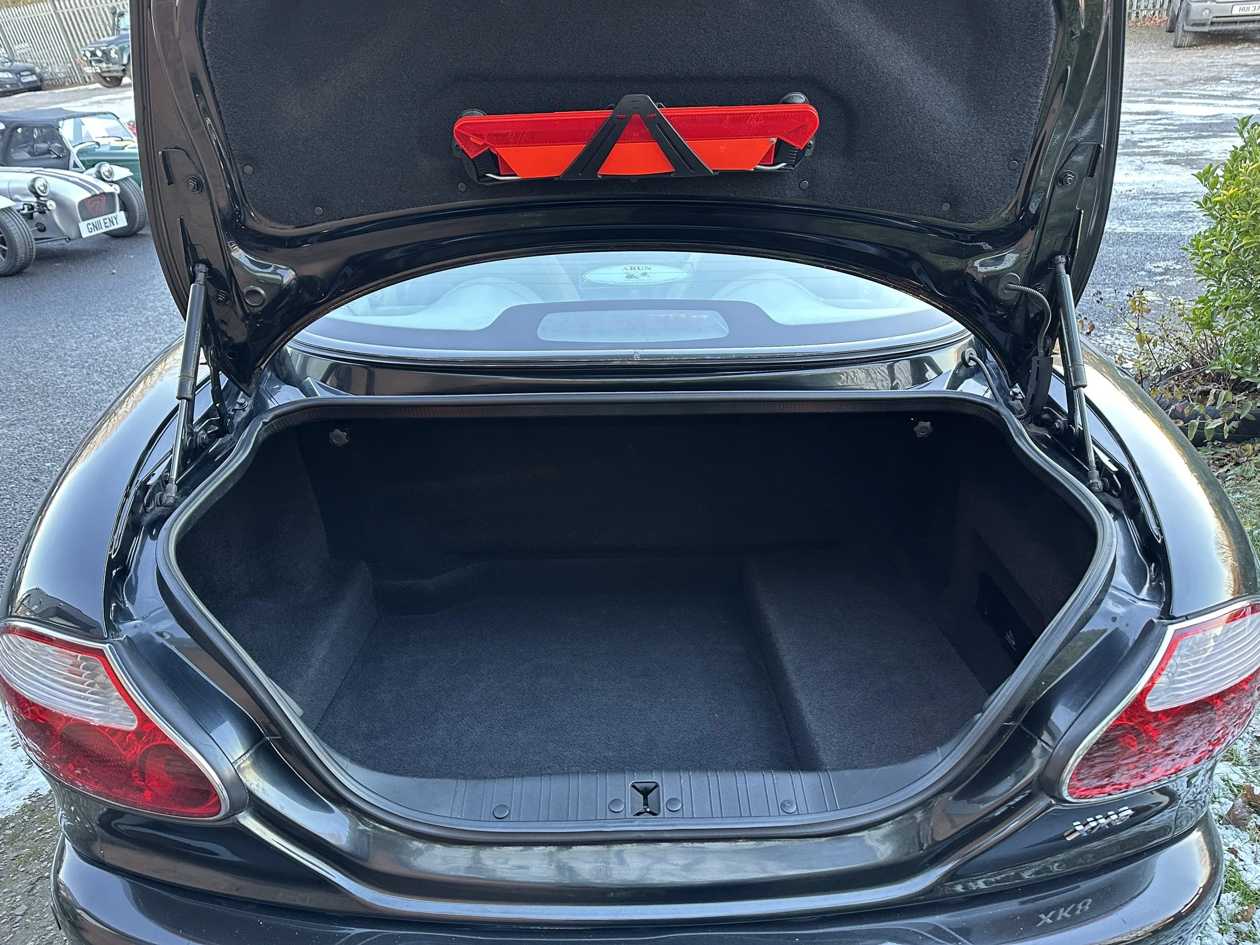 Jaguar XK8 - OU02MFZ (13).jpg