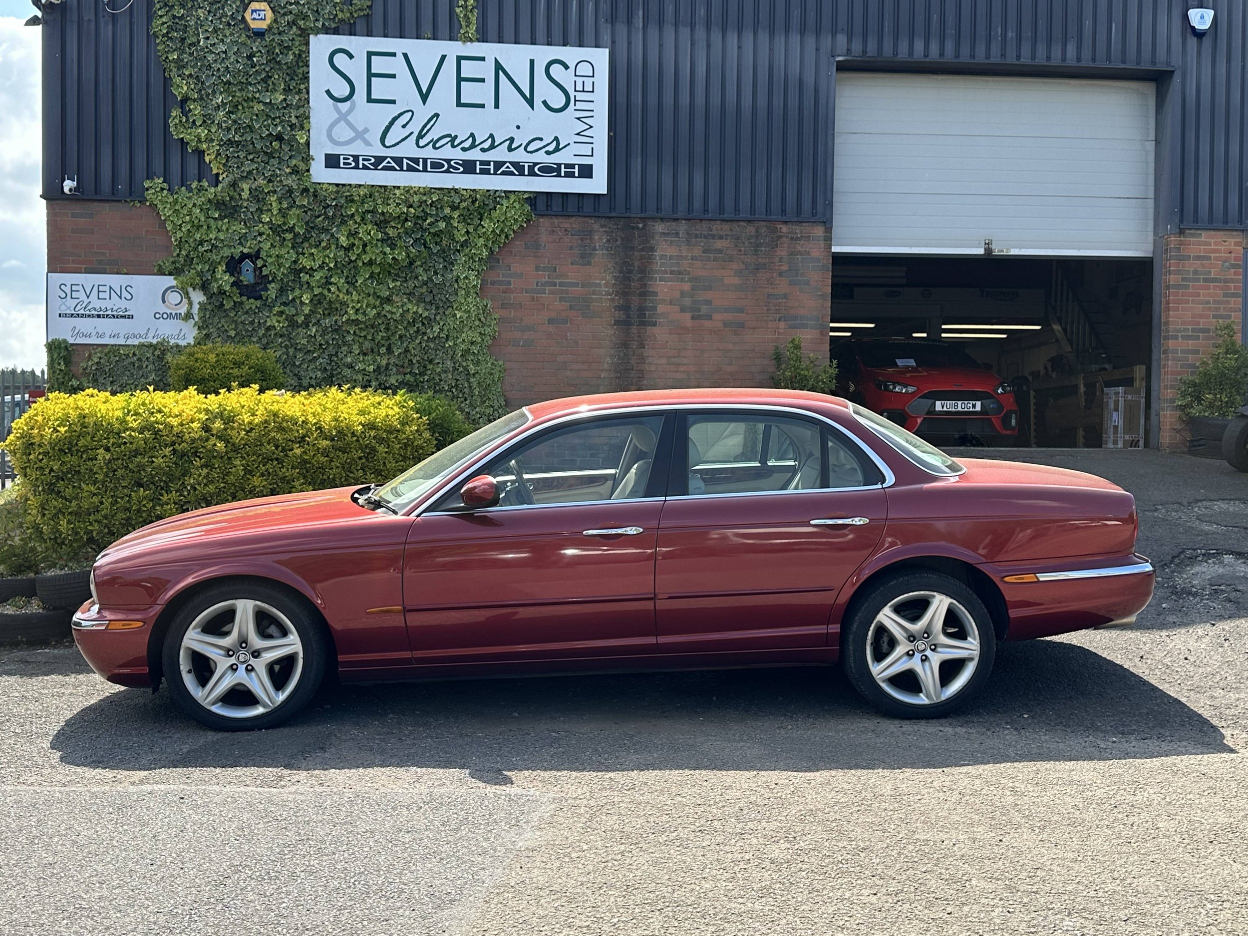 Jaguaer XJ6 - LX52WVM (14).jpeg