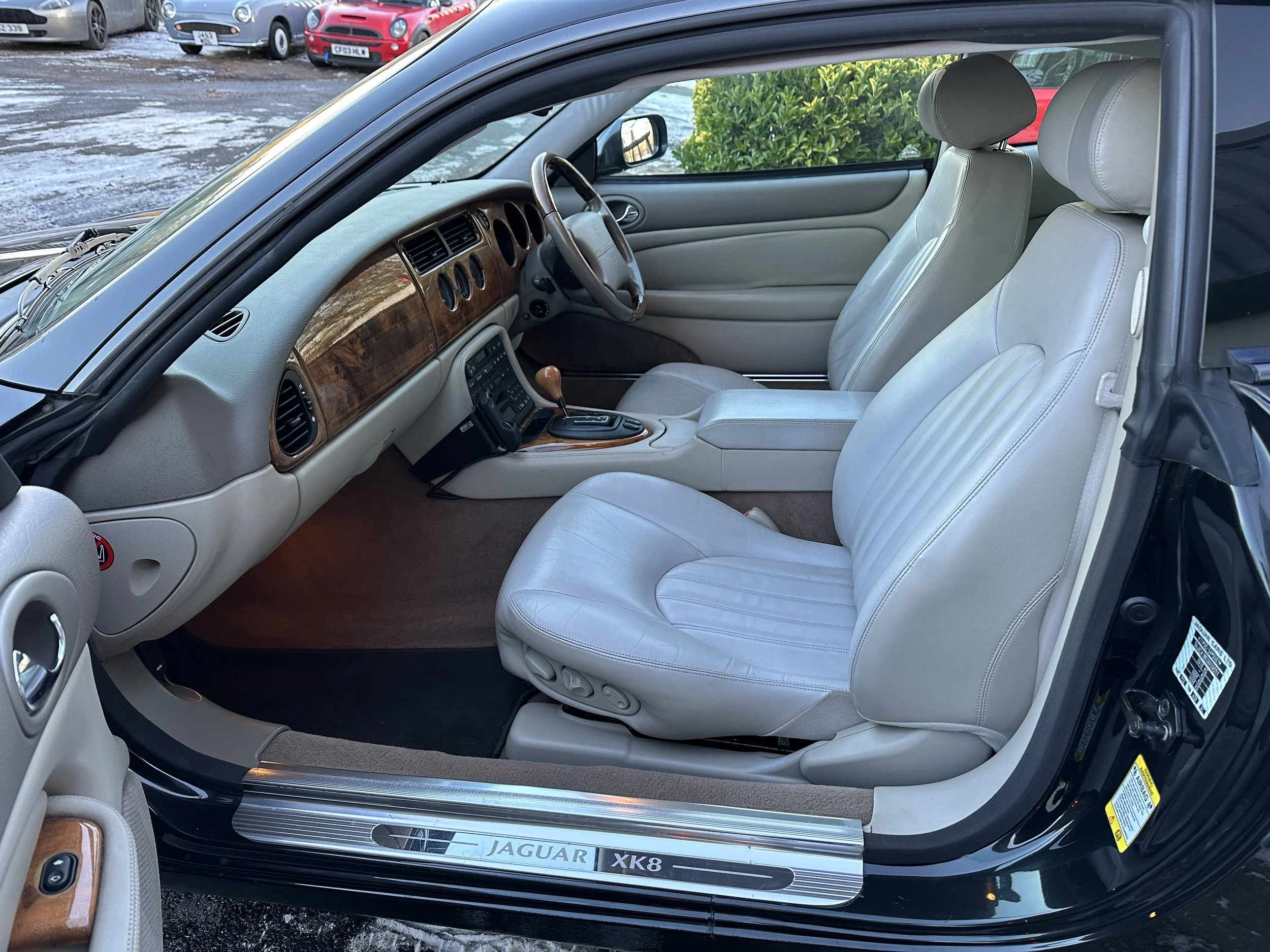 Jaguar XK8 - OU02MFZ (12).jpg