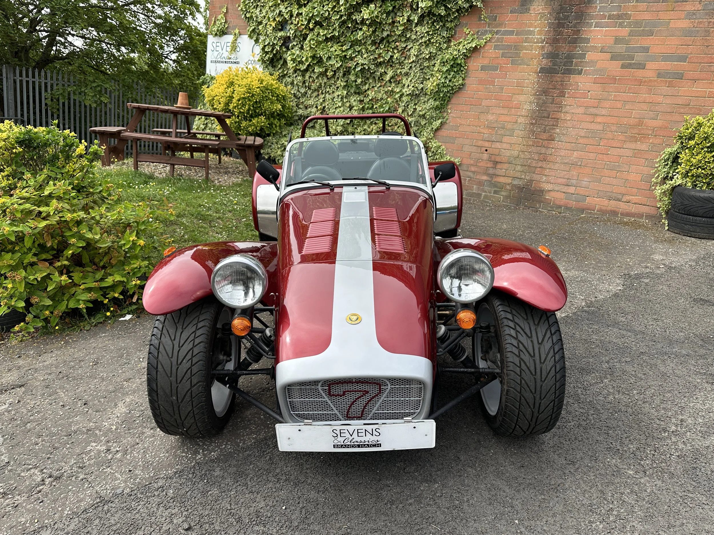 Caterham 40th Anniversary - R103EMY  (2).jpg