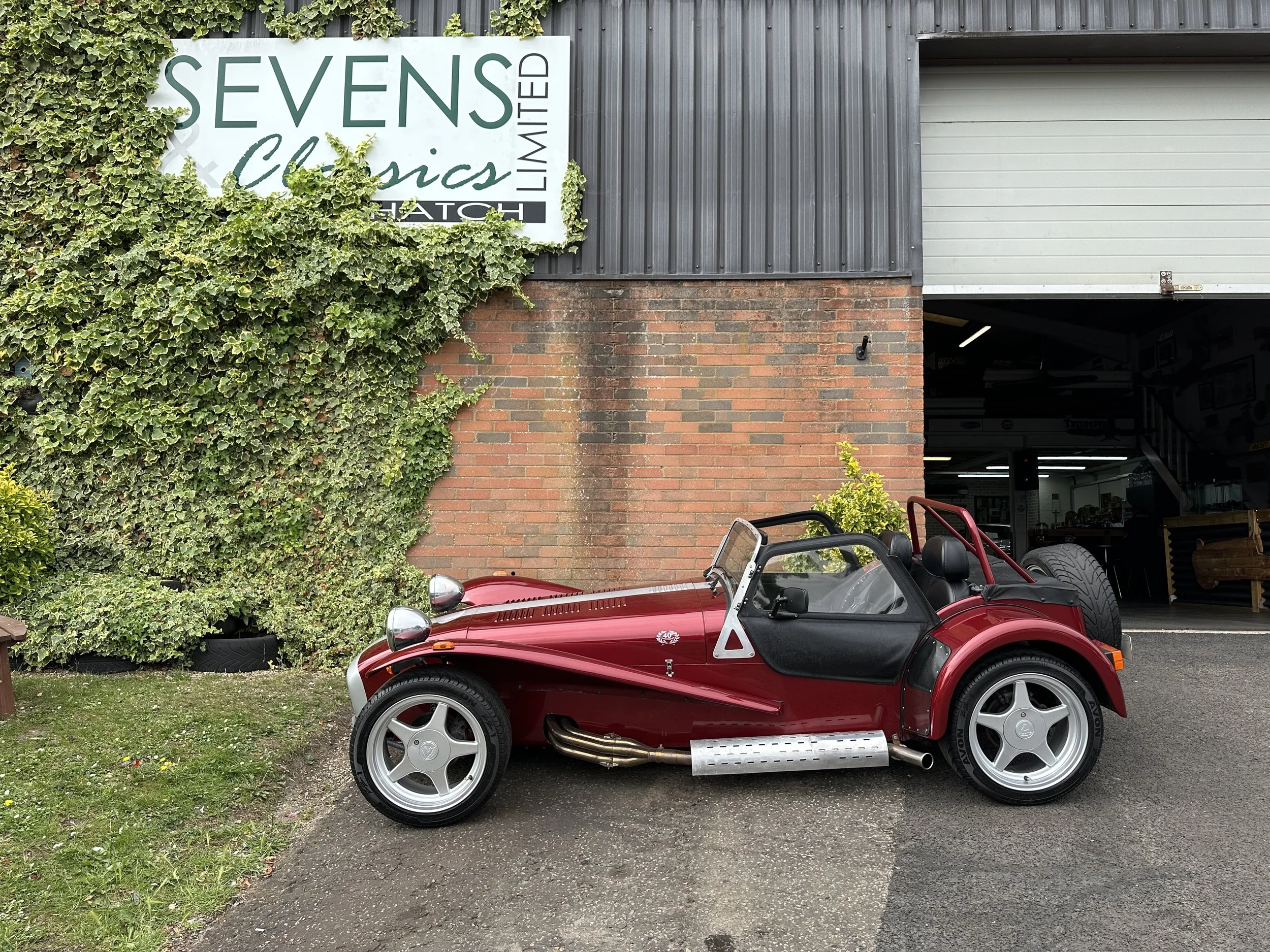 Caterham 40th Anniversary - R103EMY  (14).jpg