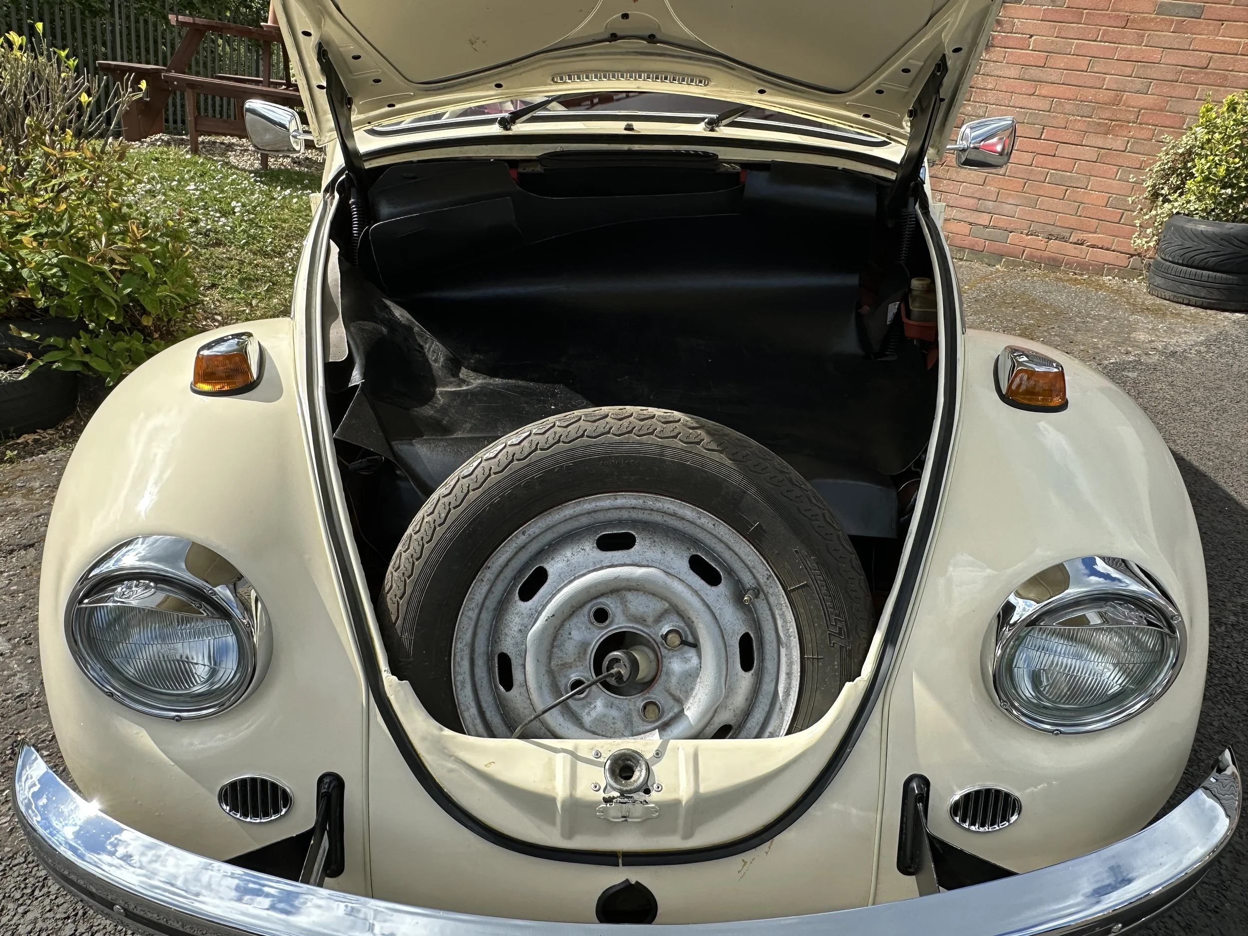 VW Beetle 1600 - SGH339L (14).jpg
