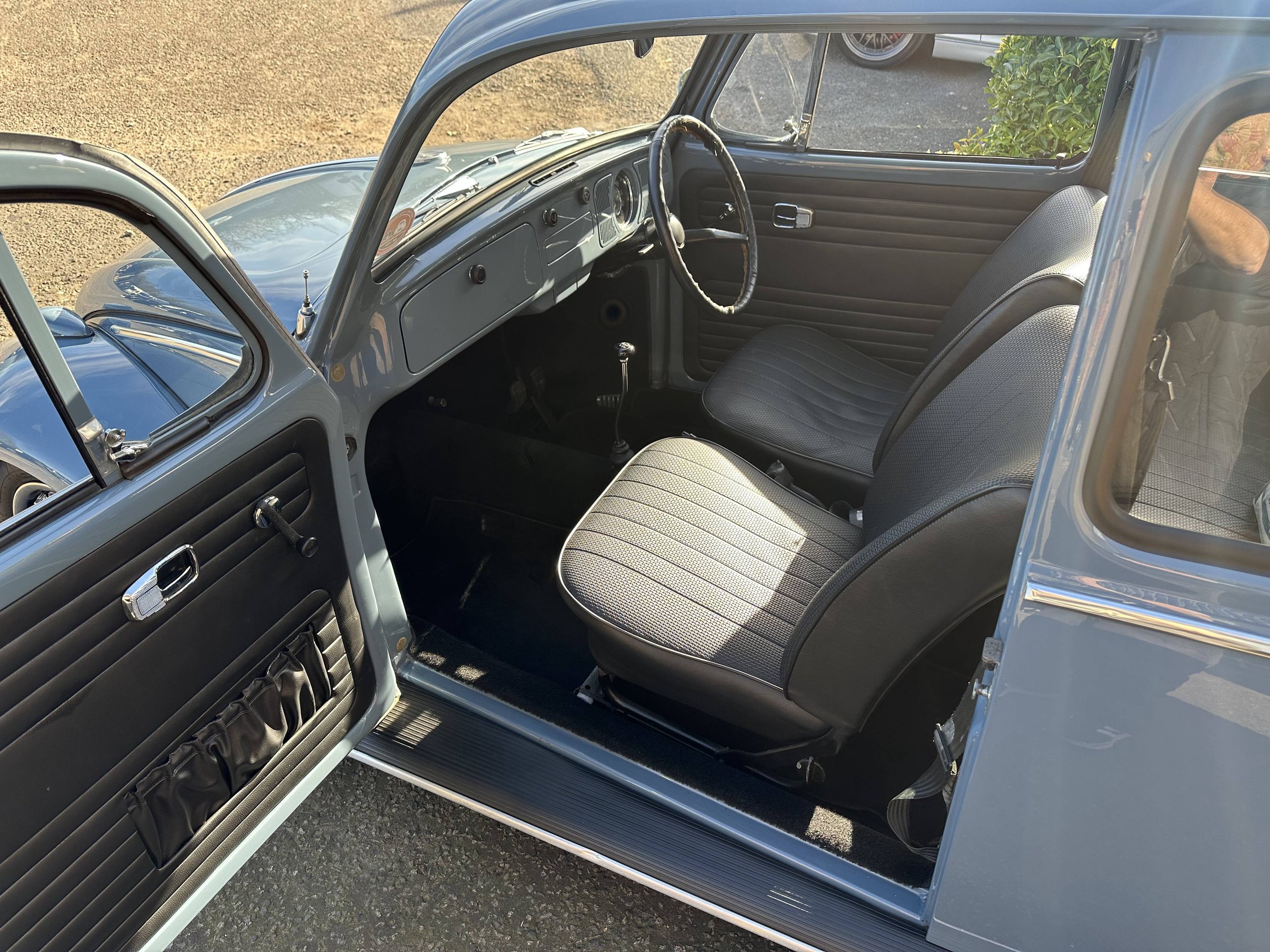 VW Beetle - WGH180G (21).jpeg
