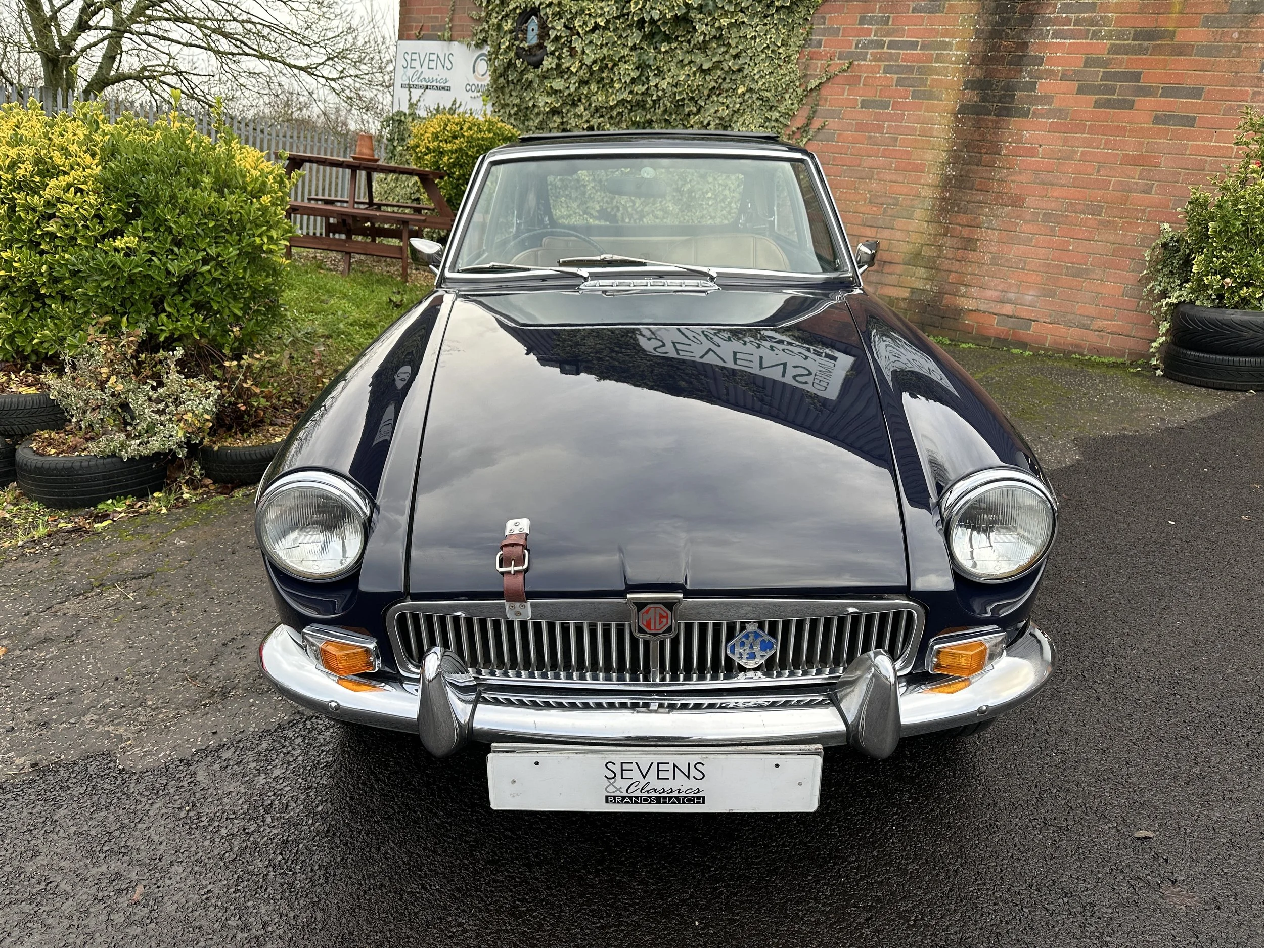 MGB GT SOC 172H (2).jpg