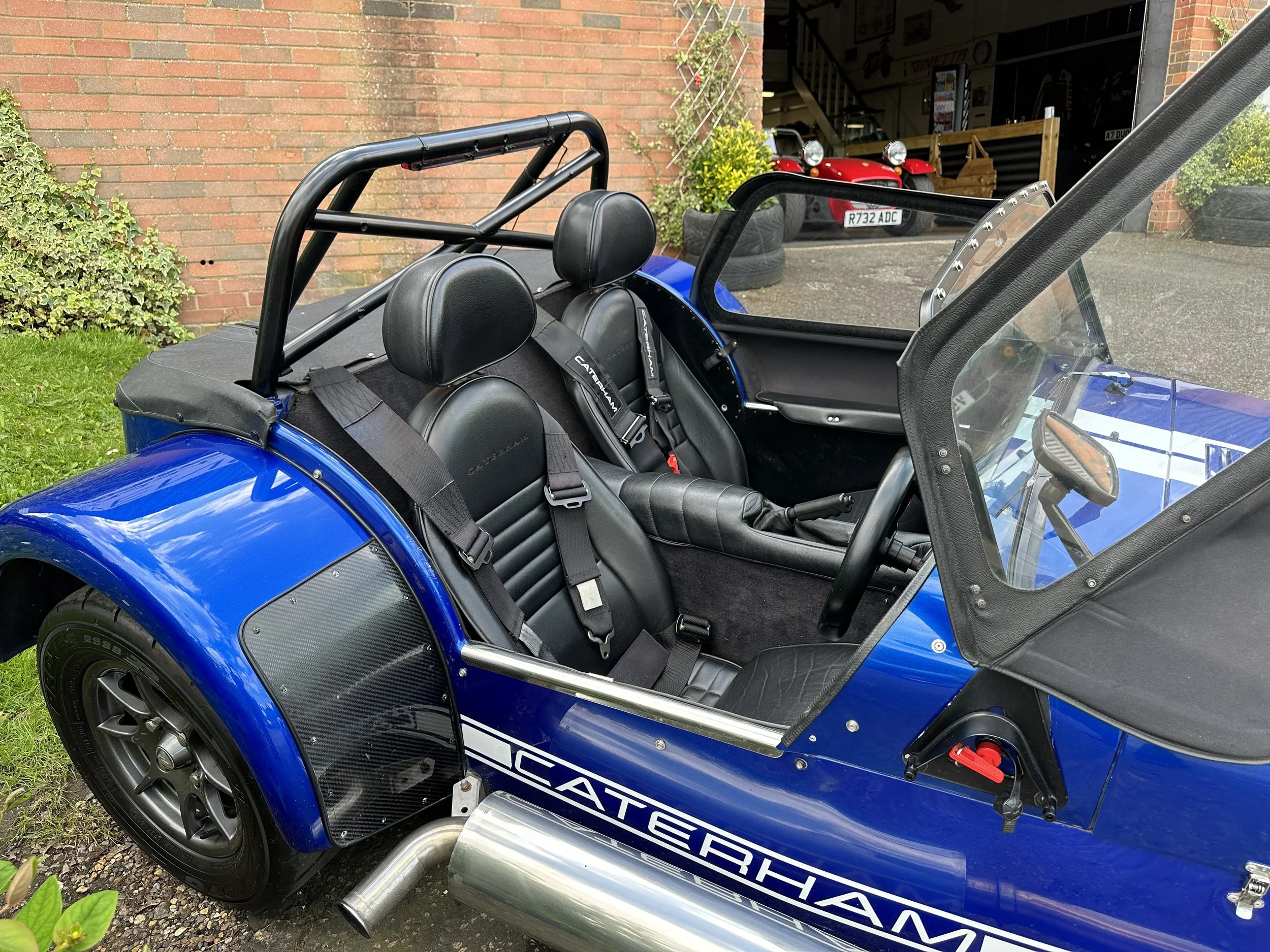 Caterham SV Roadster 150 - KX58AHU (9).jpg