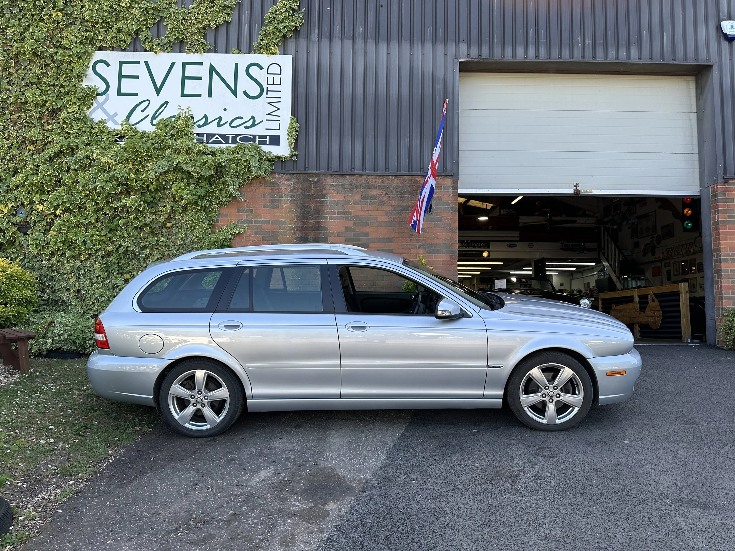 Jaguar X Type - GK59UKL (17).jpg
