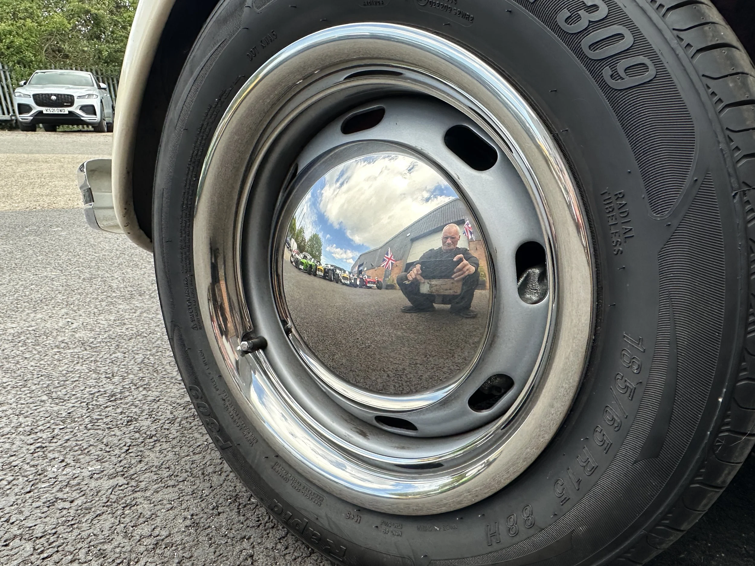 VW Beetle 1600 - SGH339L (17).jpg