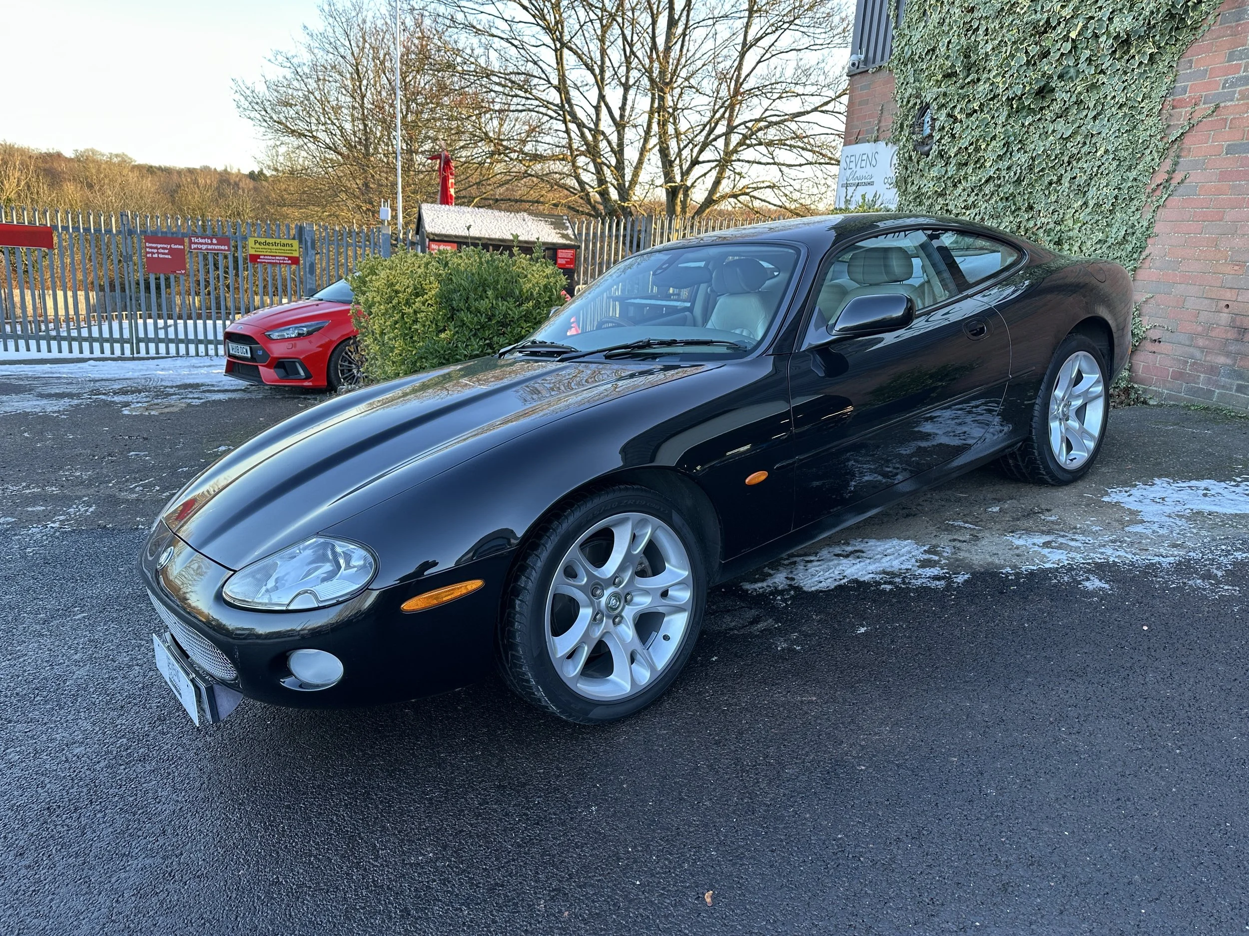 Jaguar XK8 - OU02MFZ (3).jpg