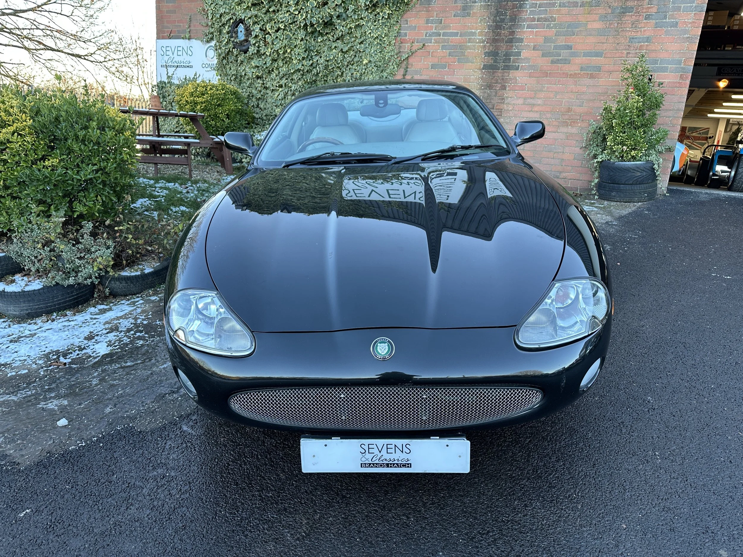 Jaguar XK8 - OU02MFZ (2).jpg