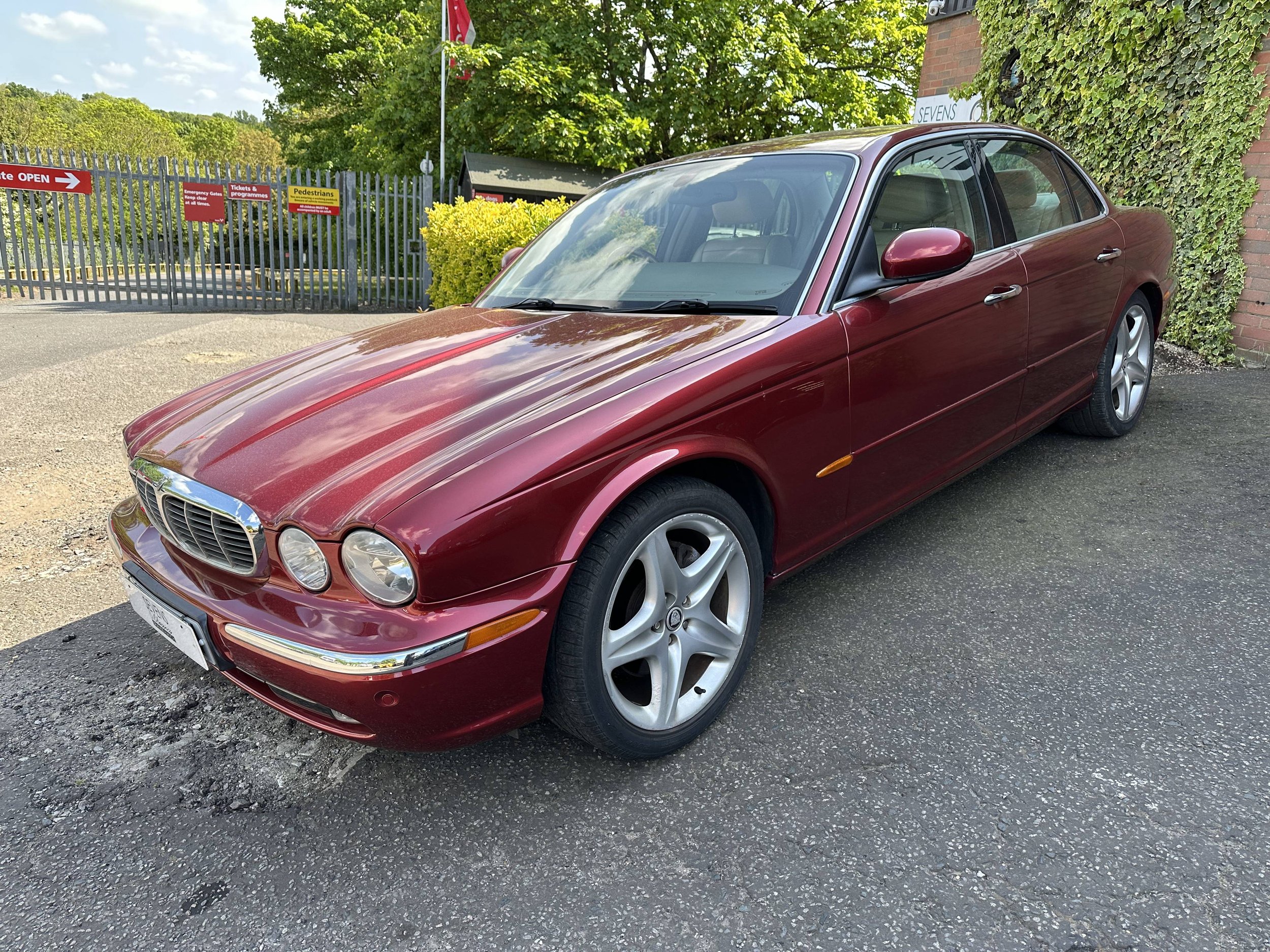 Jaguaer XJ6 - LX52WVM (3).jpeg