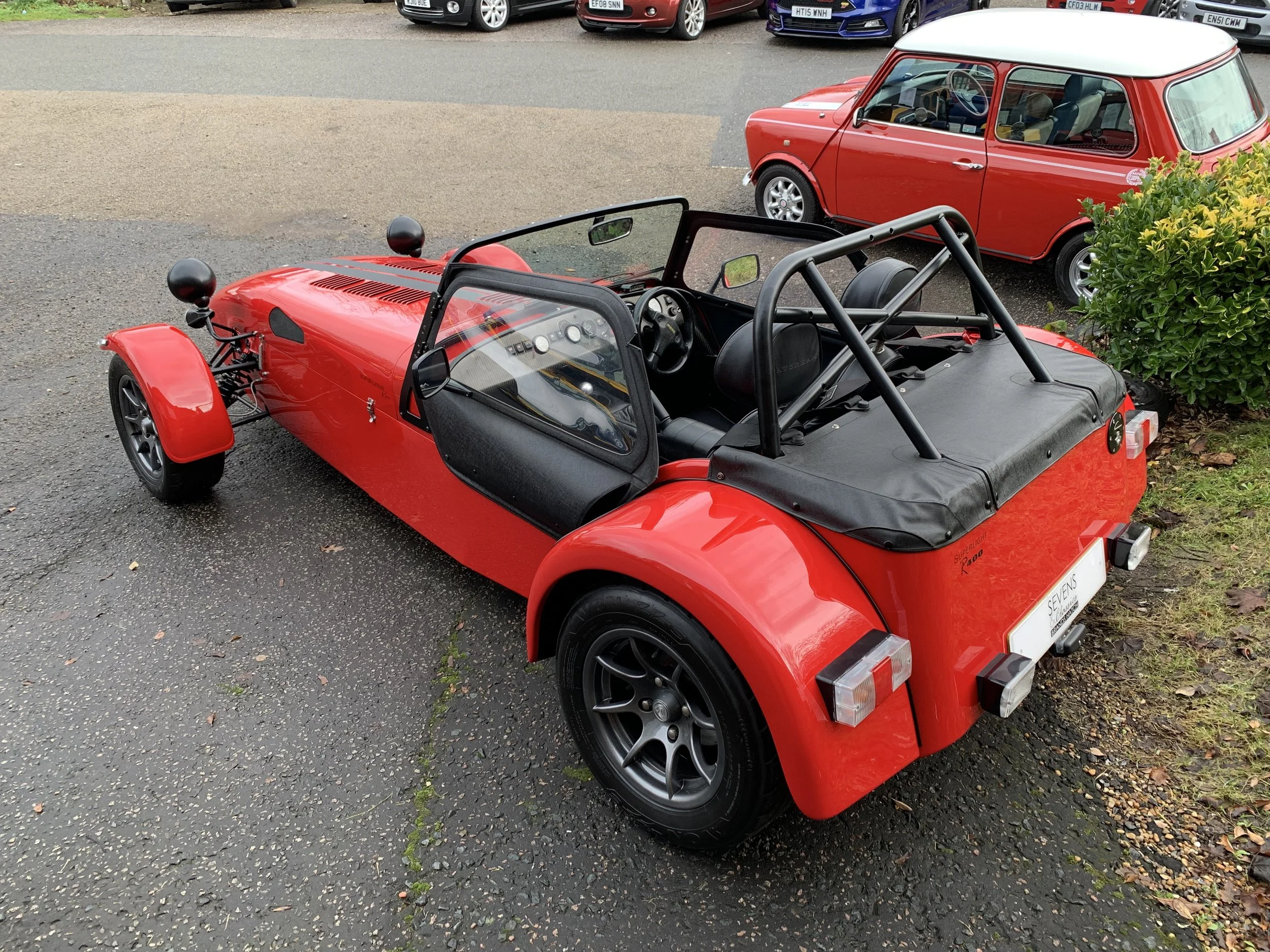 Caterham R700 Caterham R400 SV — Sevens & Classics