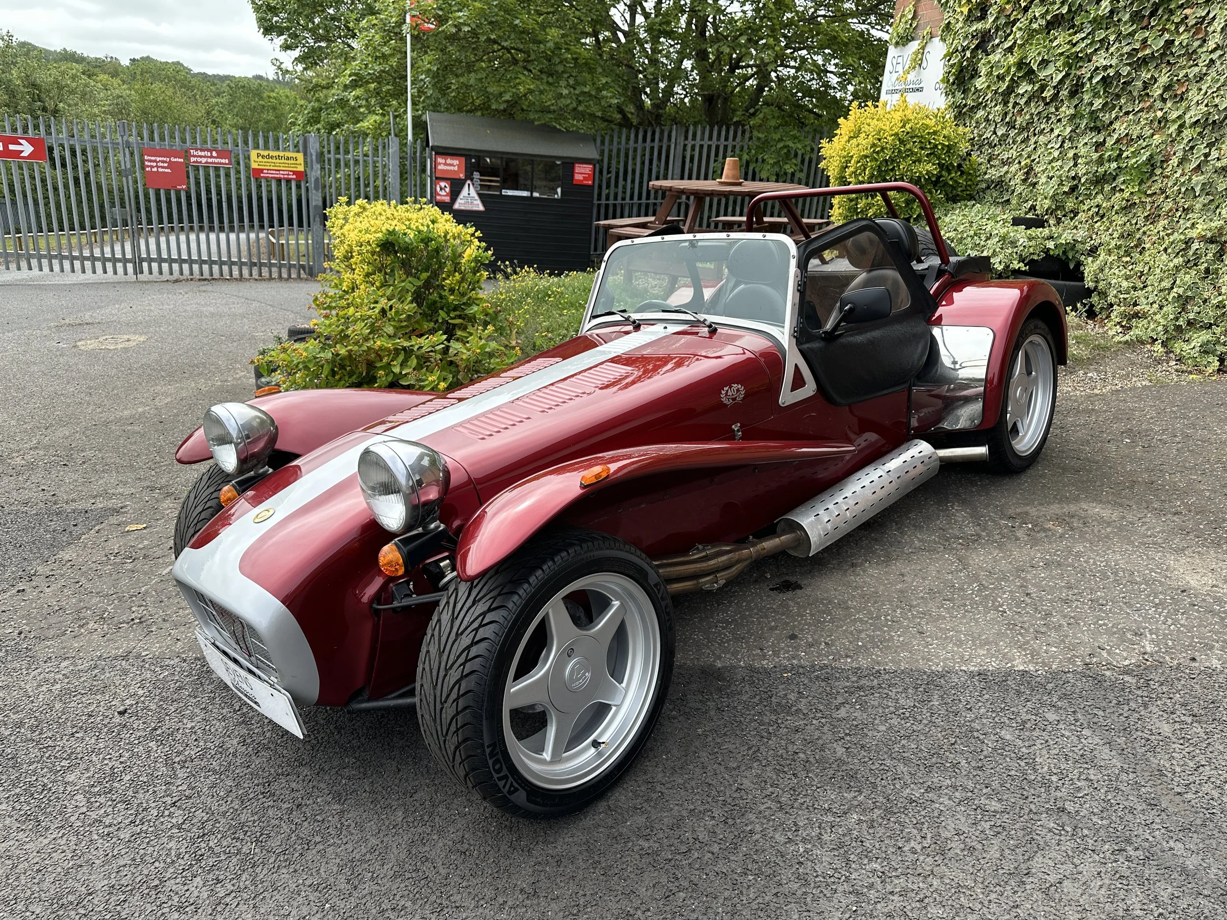 Caterham 40th Anniversary - R103EMY  (3).jpg