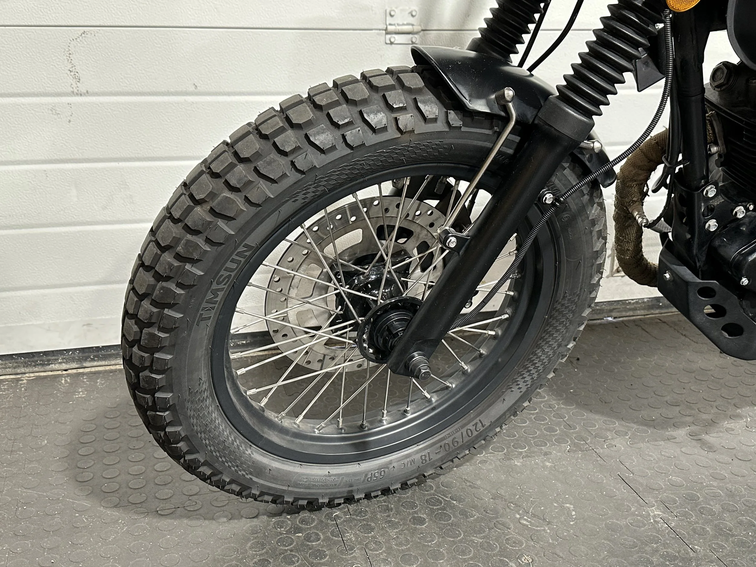 Mutt Akita Black 125 — Sevens & Classics