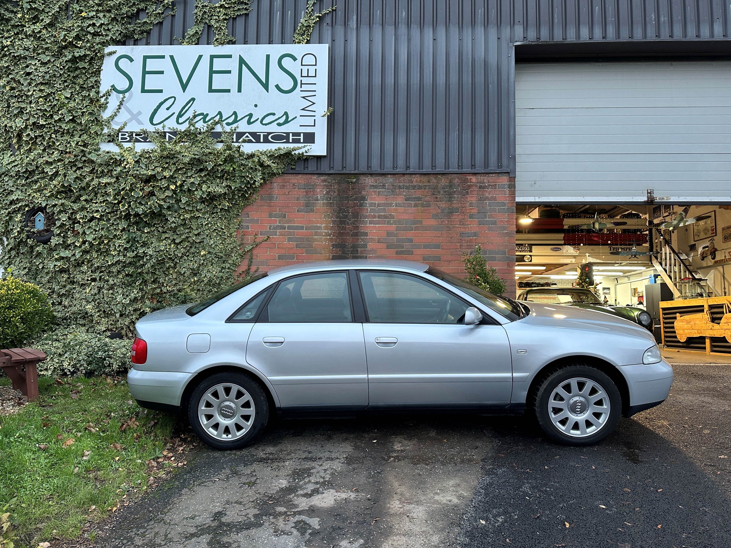 Audi A4 Saloon W834VGU (18).jpg