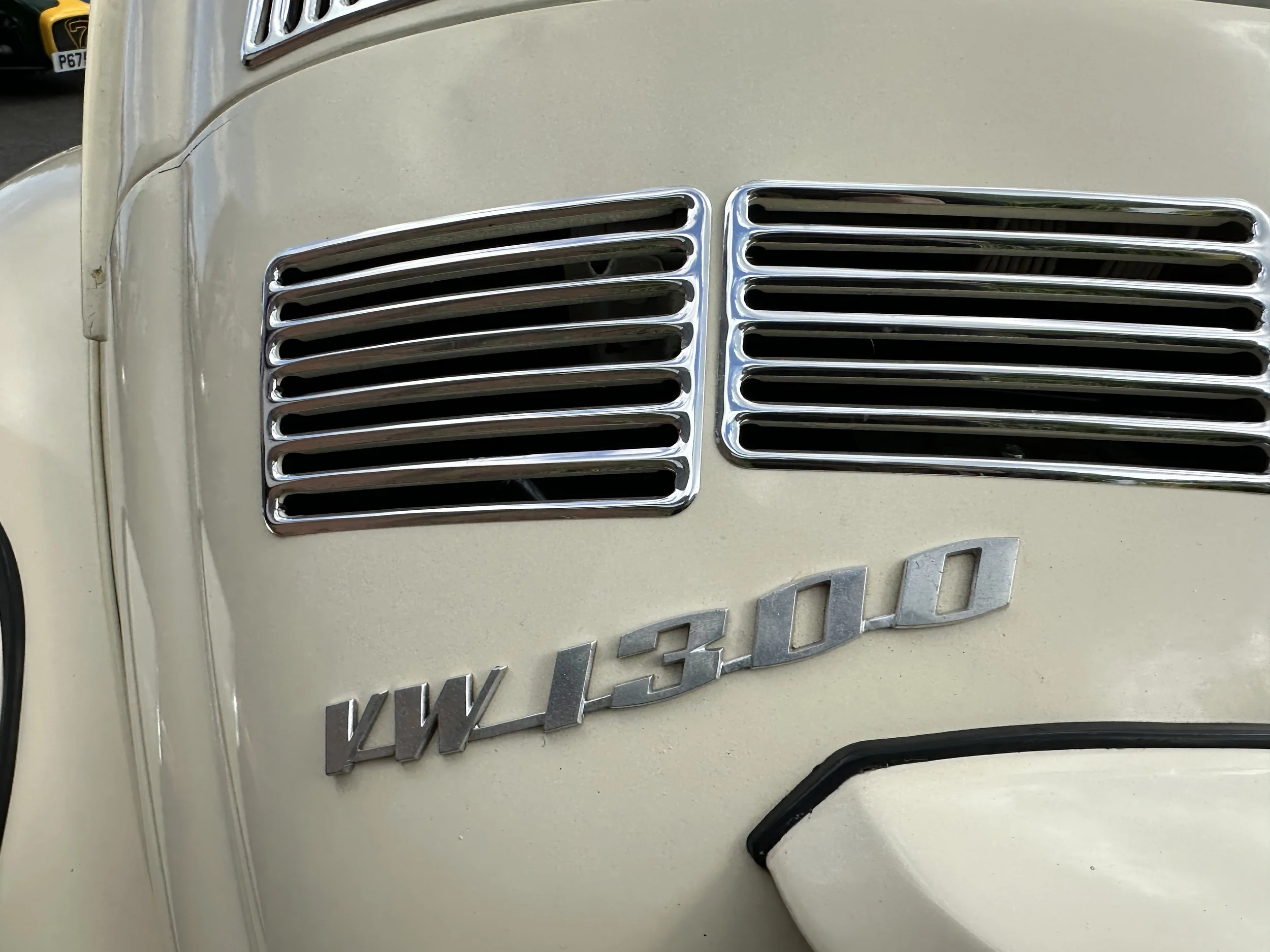 VW Beetle 1600 - SGH339L (16).jpg