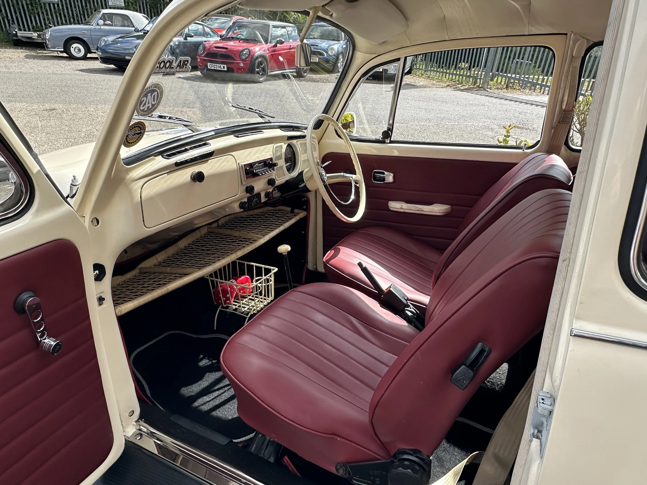 VW Beetle 1600 - SGH339L (13).jpg