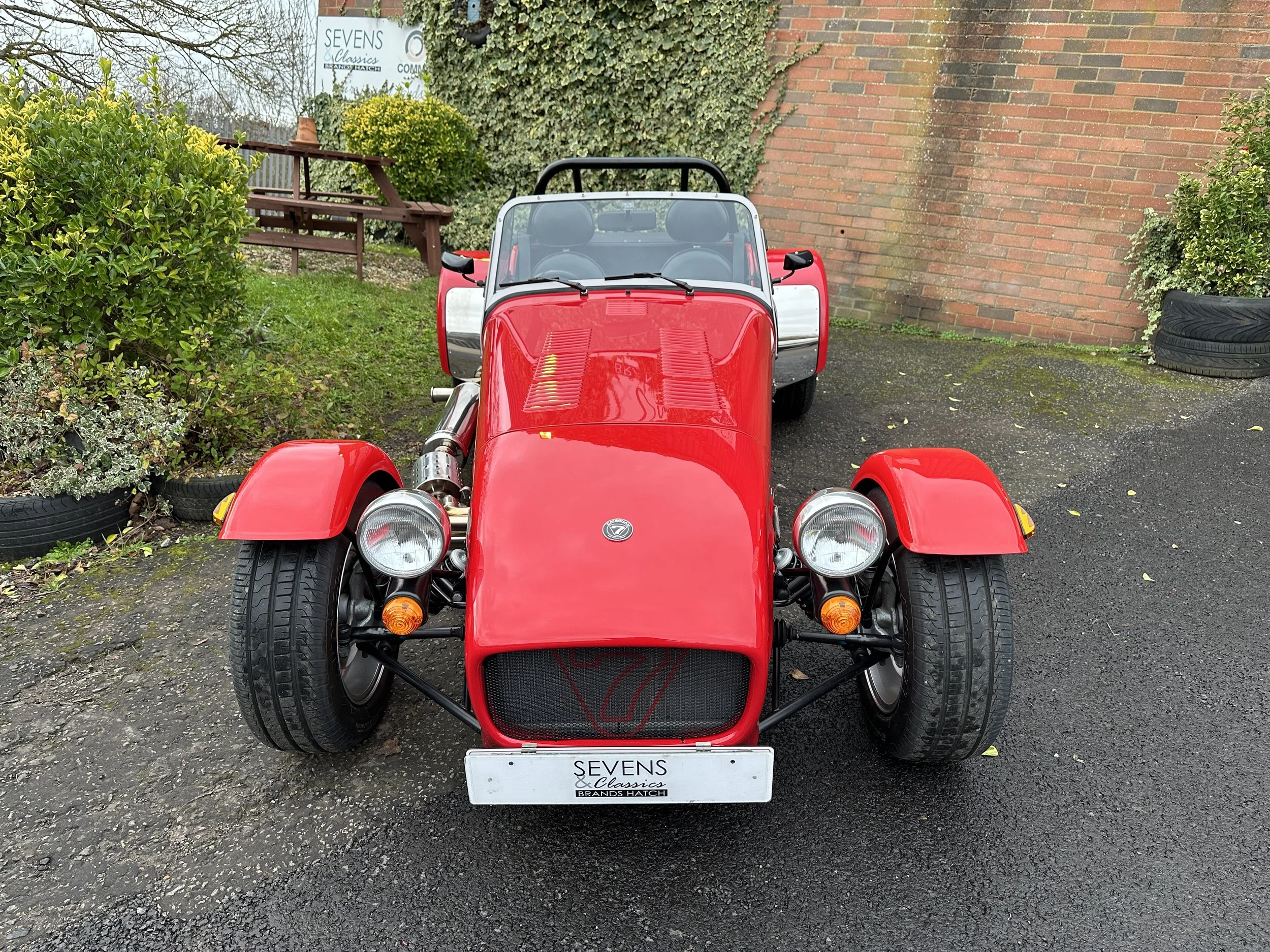 Caterham S70VEN - 270S (2).jpg