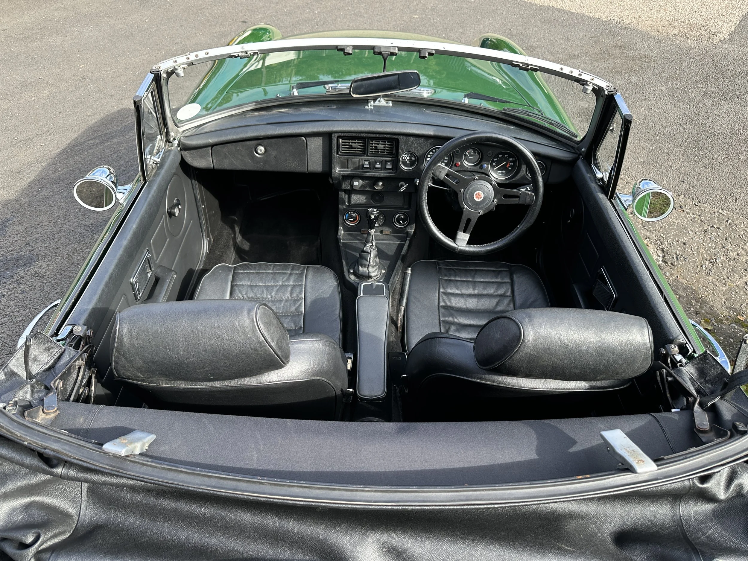 MGB Roadster - TVP495S (8).jpg