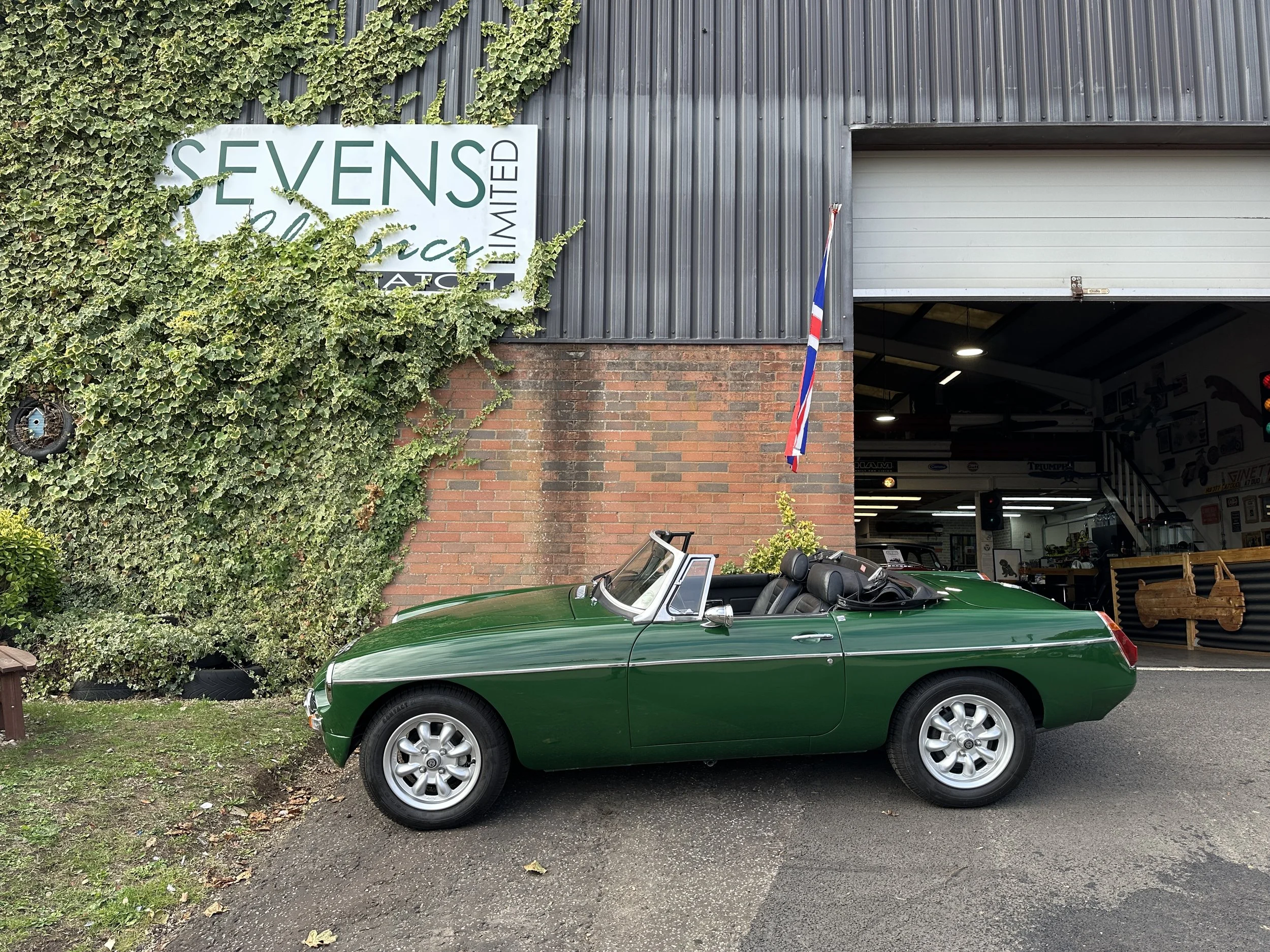 MGB Roadster - TVP495S (18).jpg