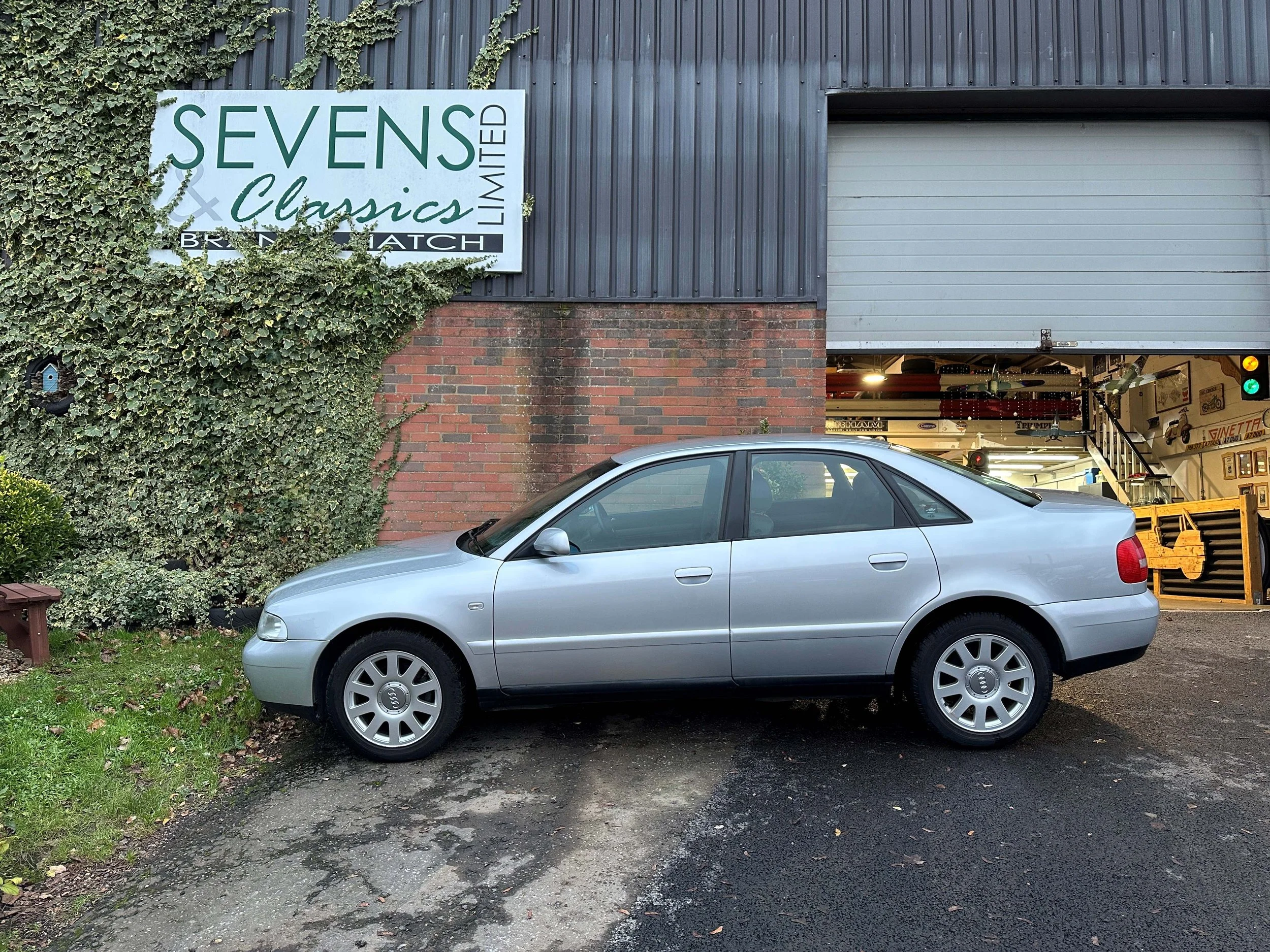 Audi A4 Saloon W834VGU (17).jpg