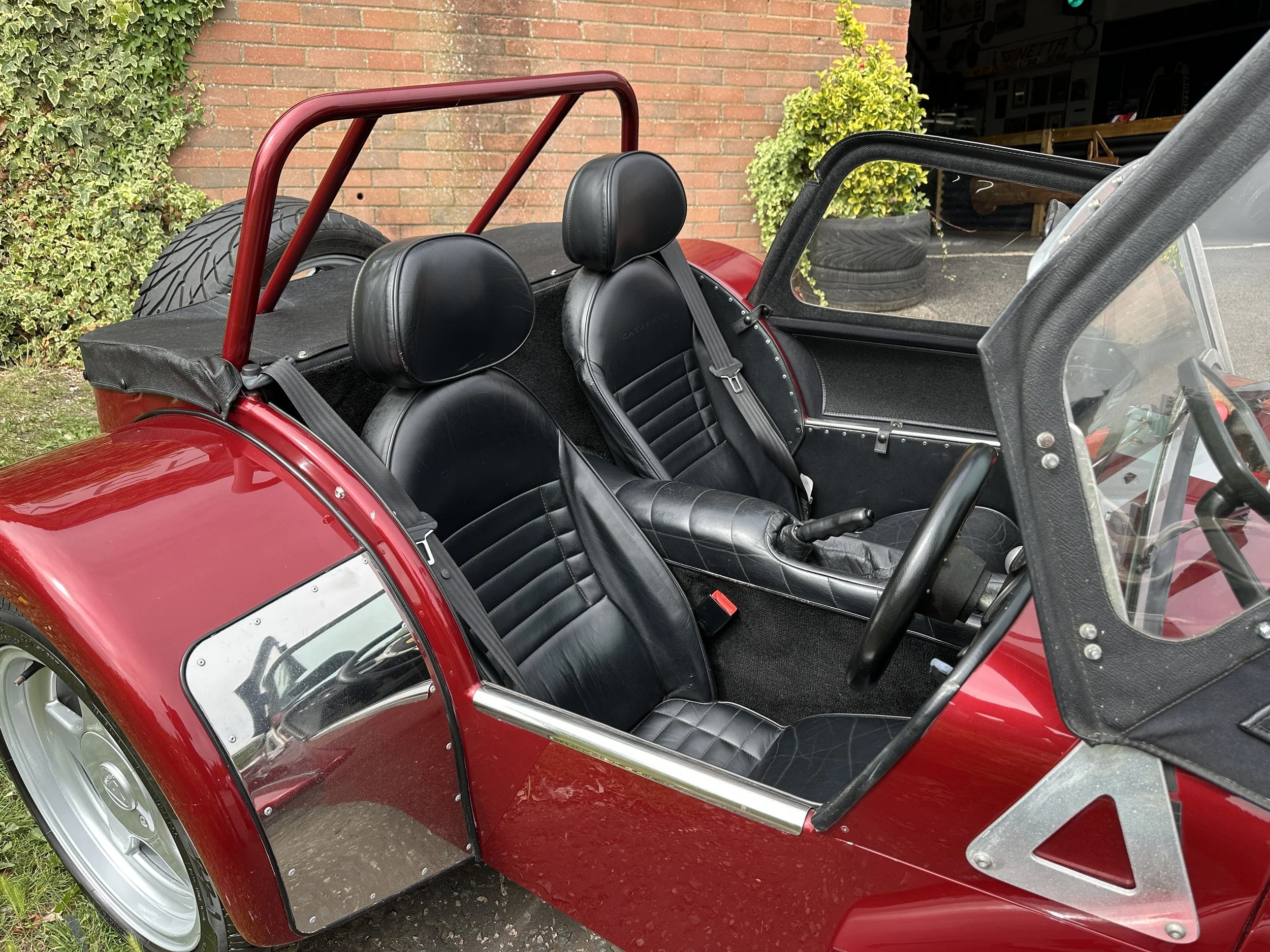 Caterham 40th Anniversary - R103EMY  (9).jpg