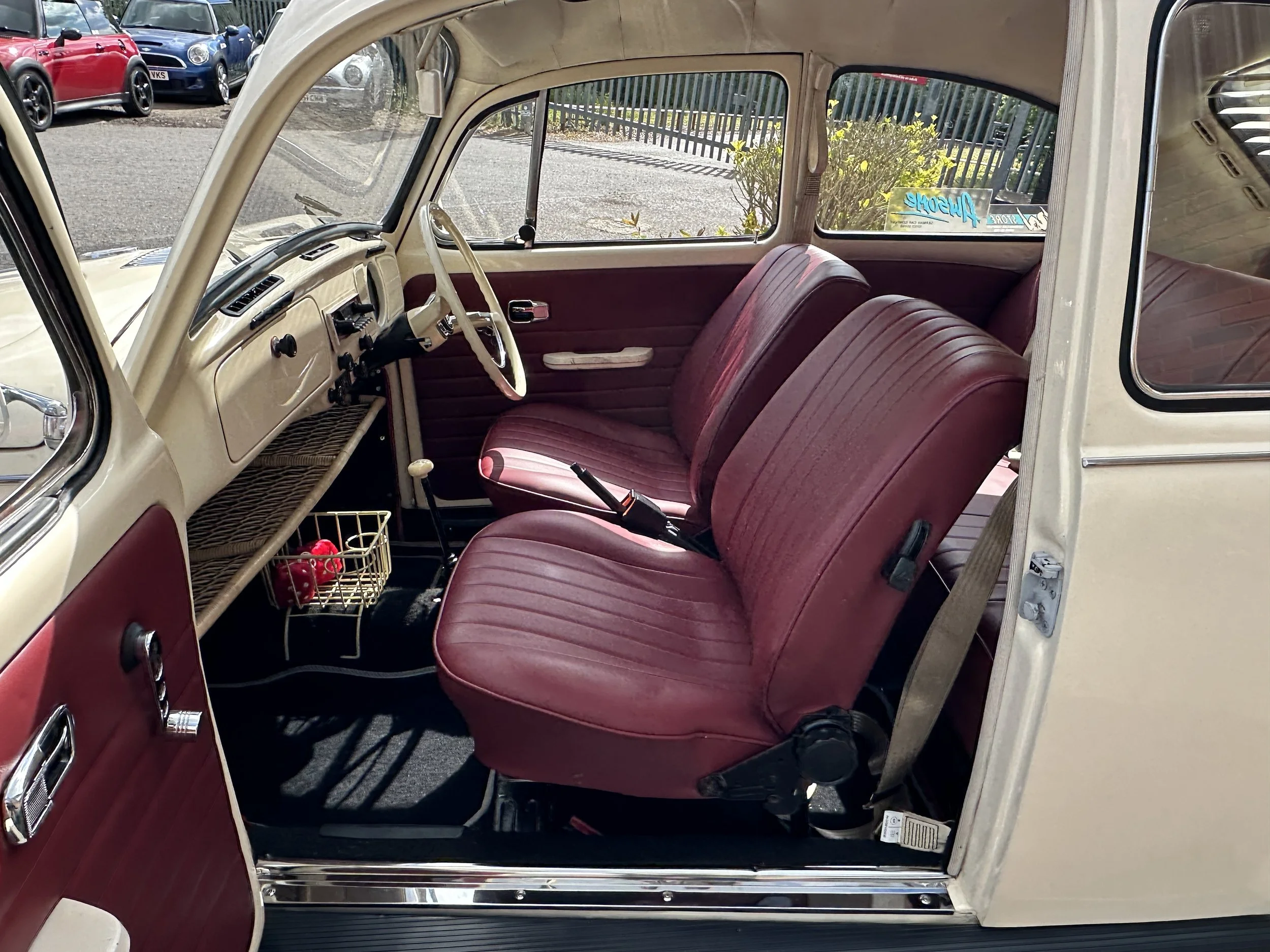 VW Beetle 1600 - SGH339L (12).jpg