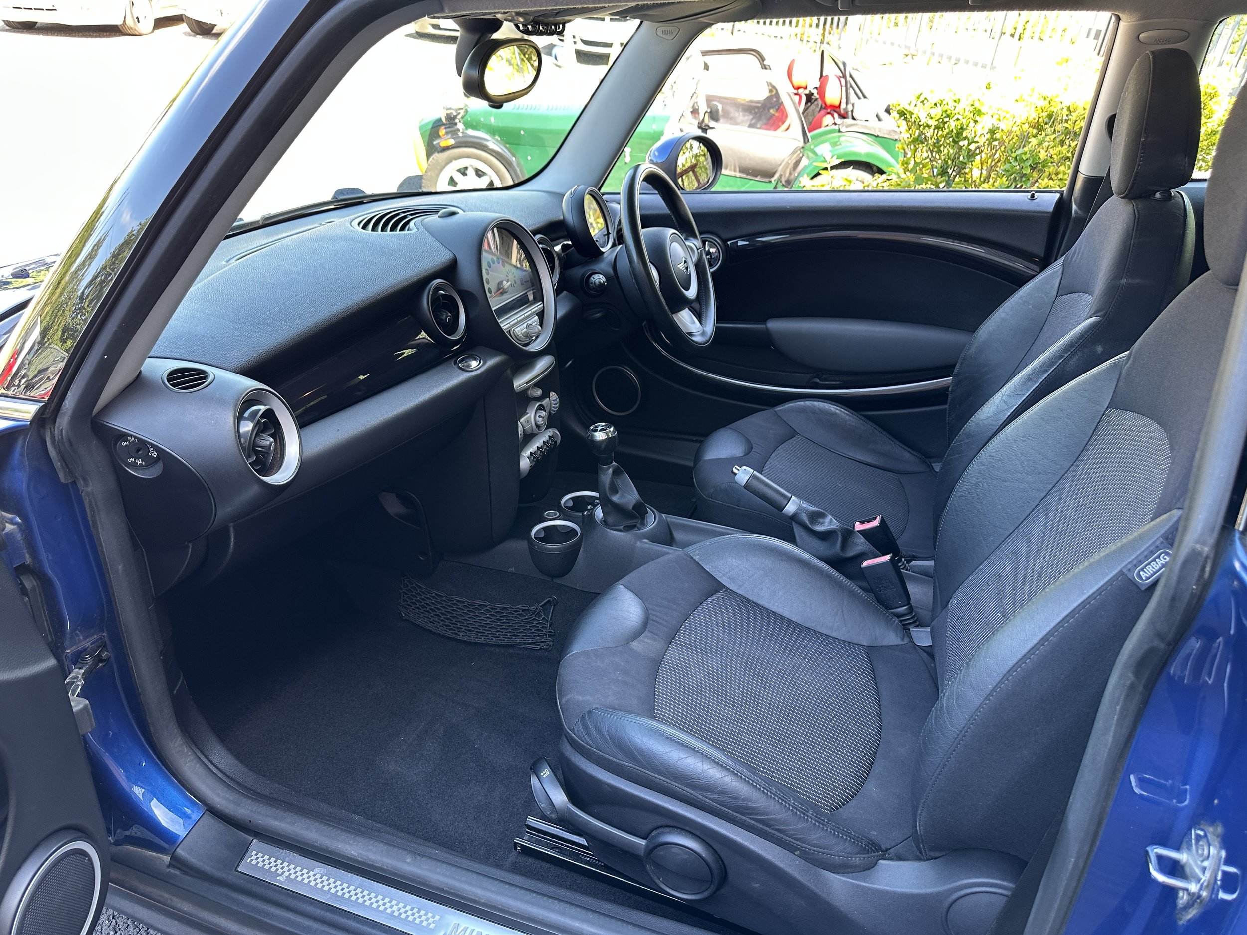 Mini Cooper S - RK57VKS (10).jpg