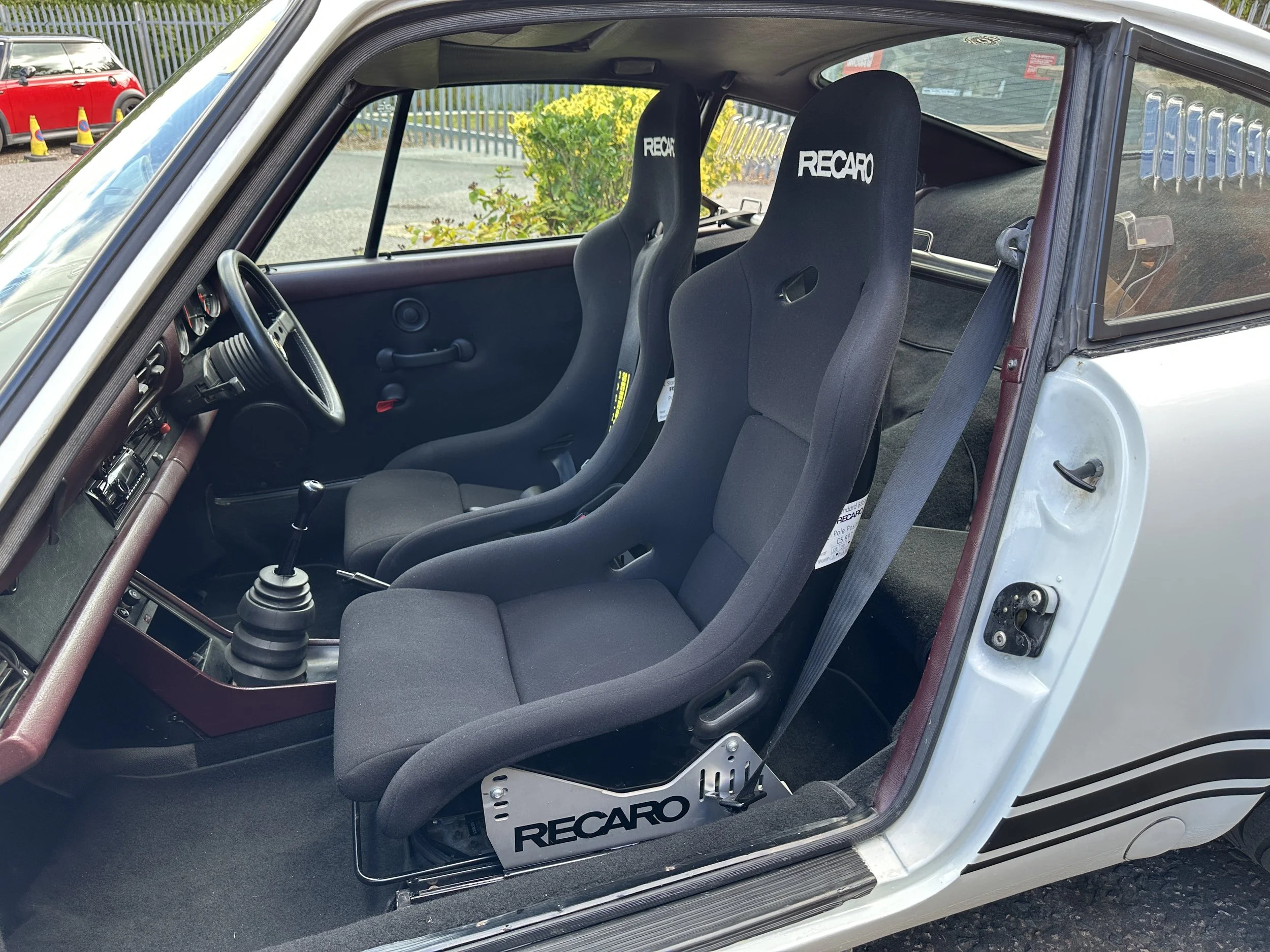 Porsche 911 Carrera (5).jpg