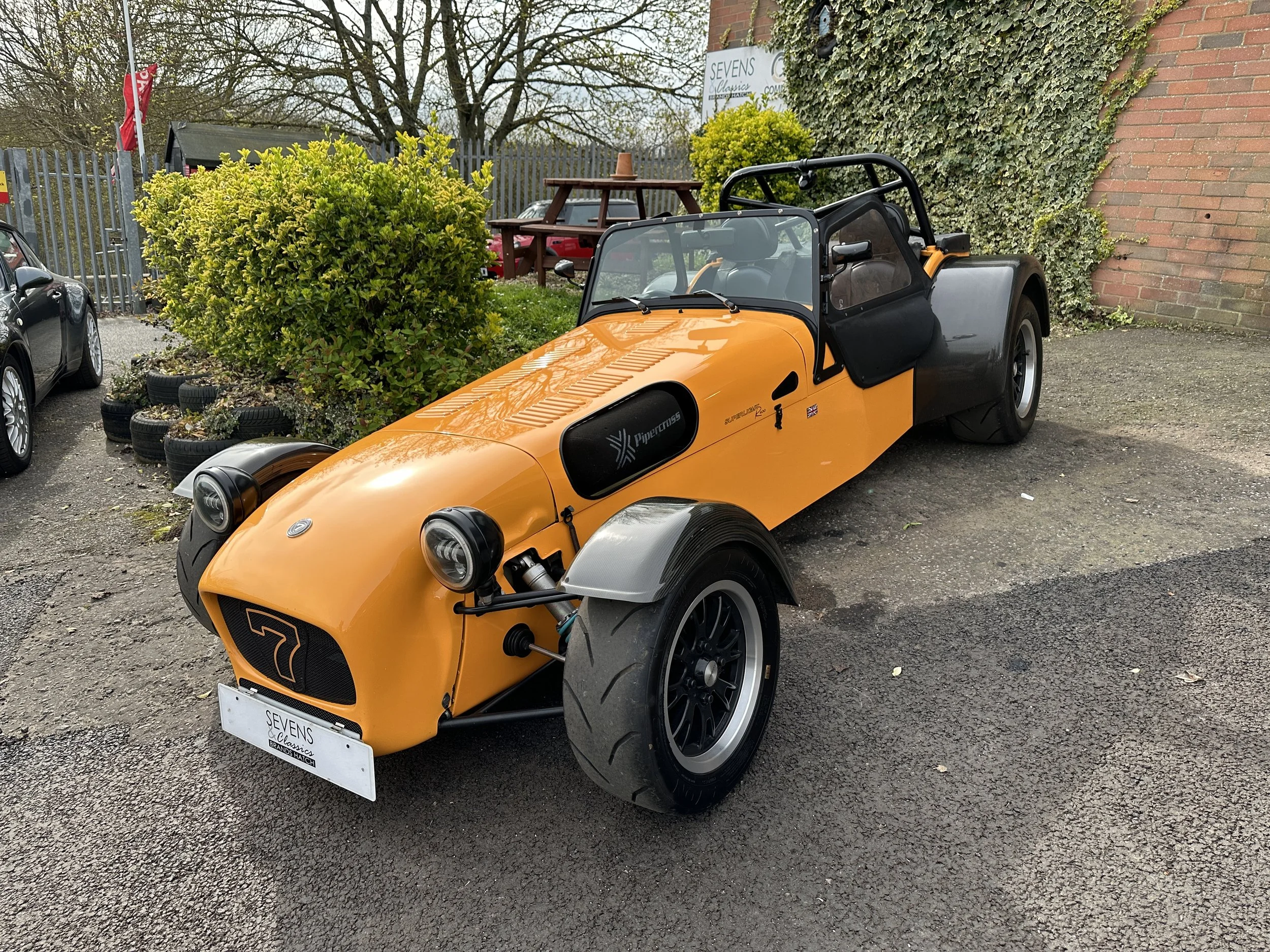 Caterham R700 Caterham Superlight R400 | Sevens & Classics