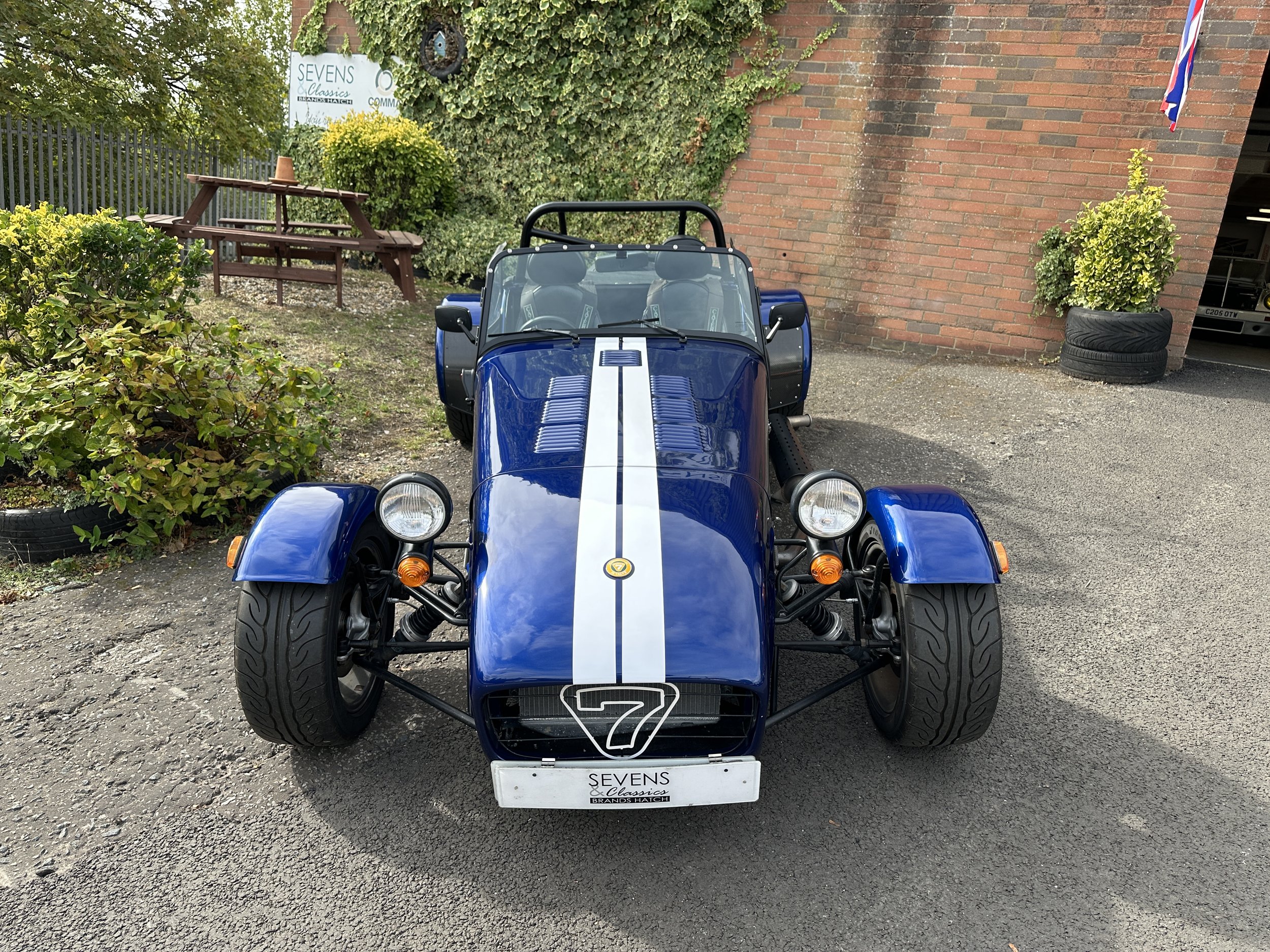 Caterham SV 140 - GK02OZR (2).jpg