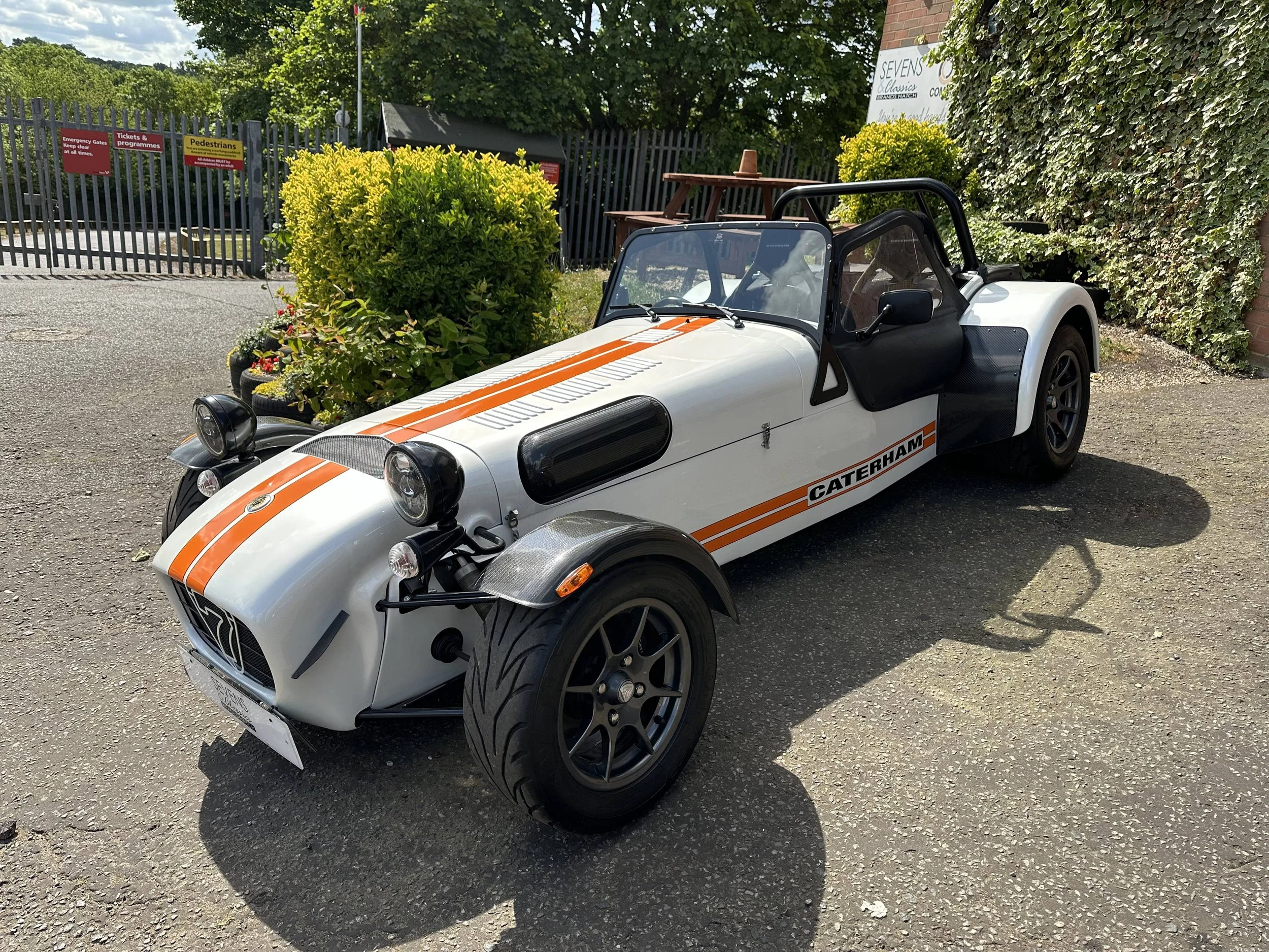 Caterham R700 Caterham Superlight R400 | Sevens & Classics