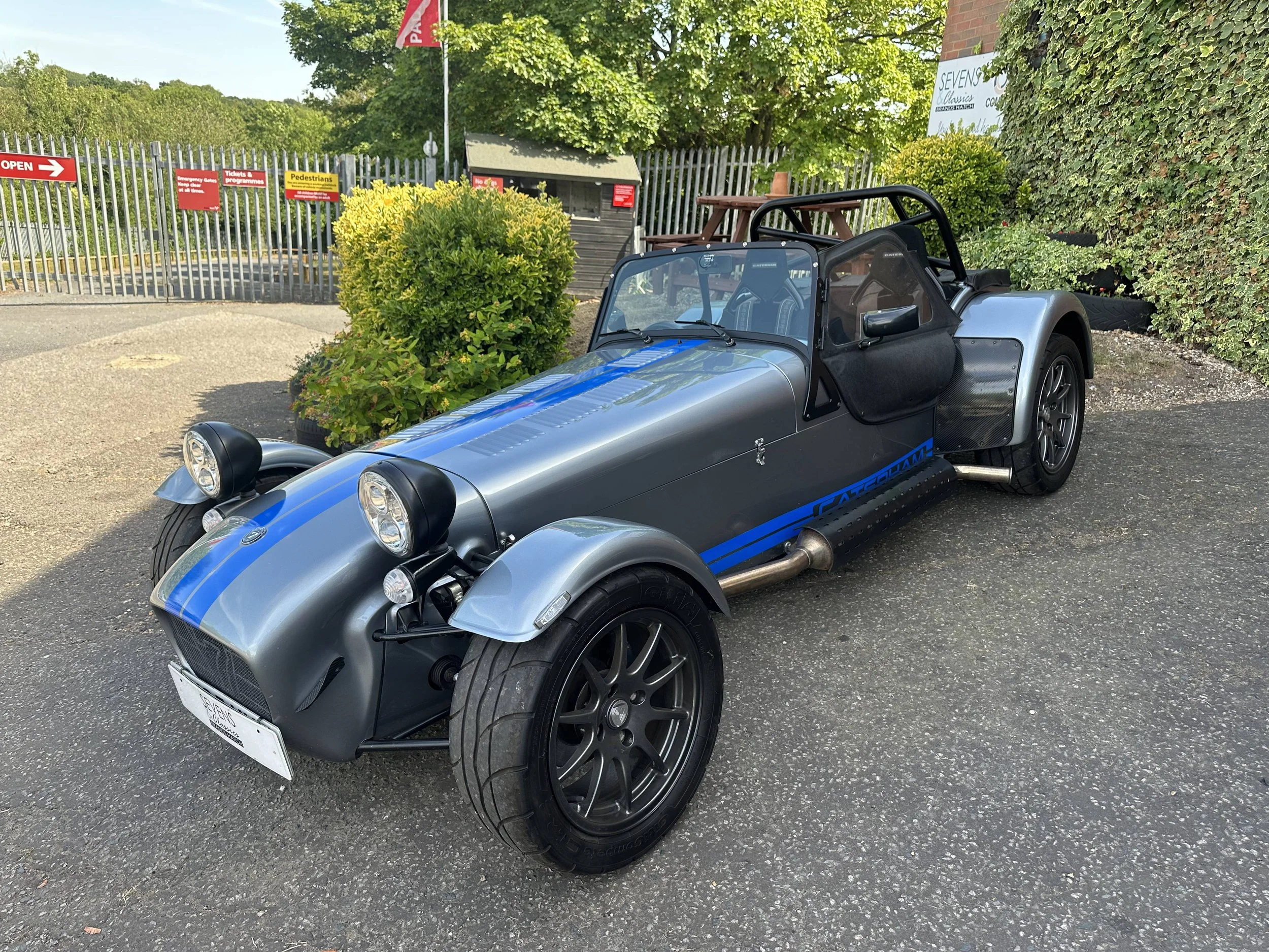Caterham Roadsport160 - AY05HKT (3).jpeg
