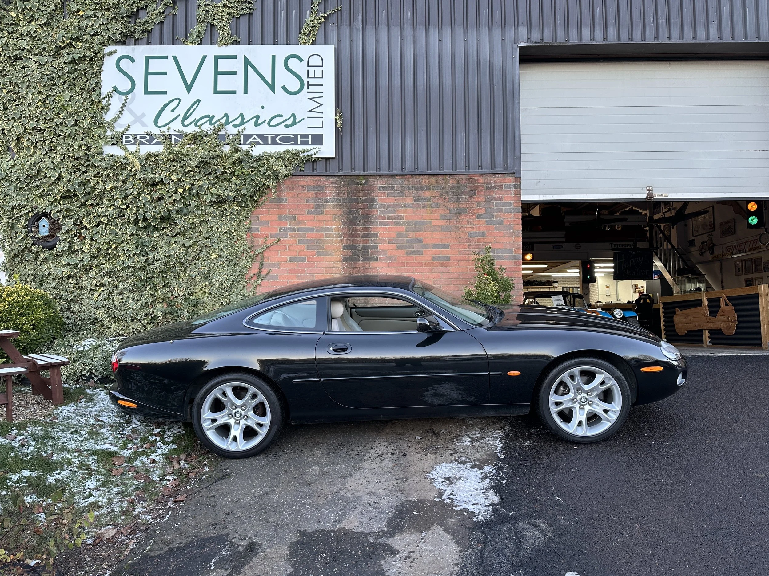 Jaguar XK8 - OU02MFZ (18).jpg