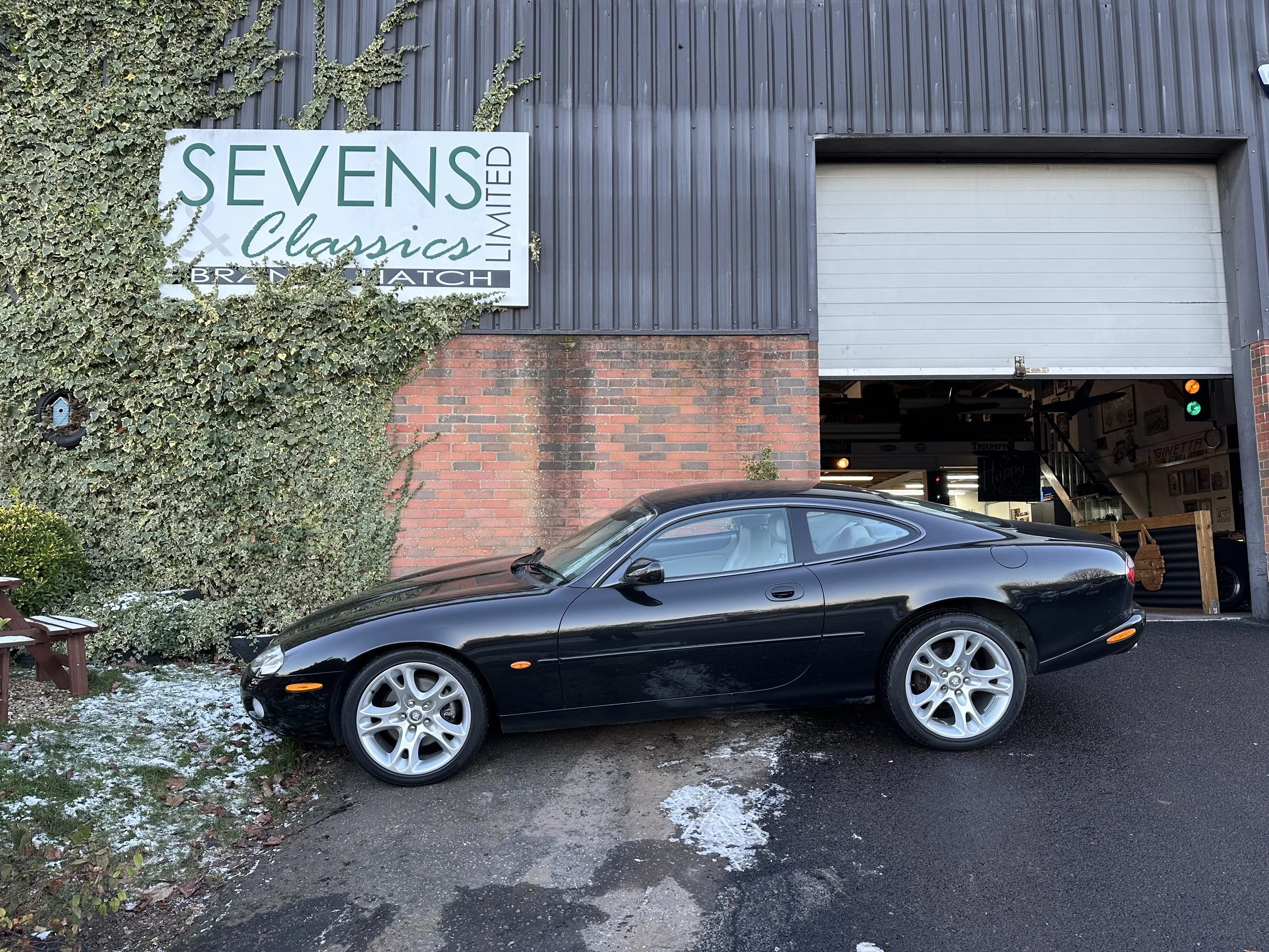 Jaguar XK8 - OU02MFZ (17).jpg