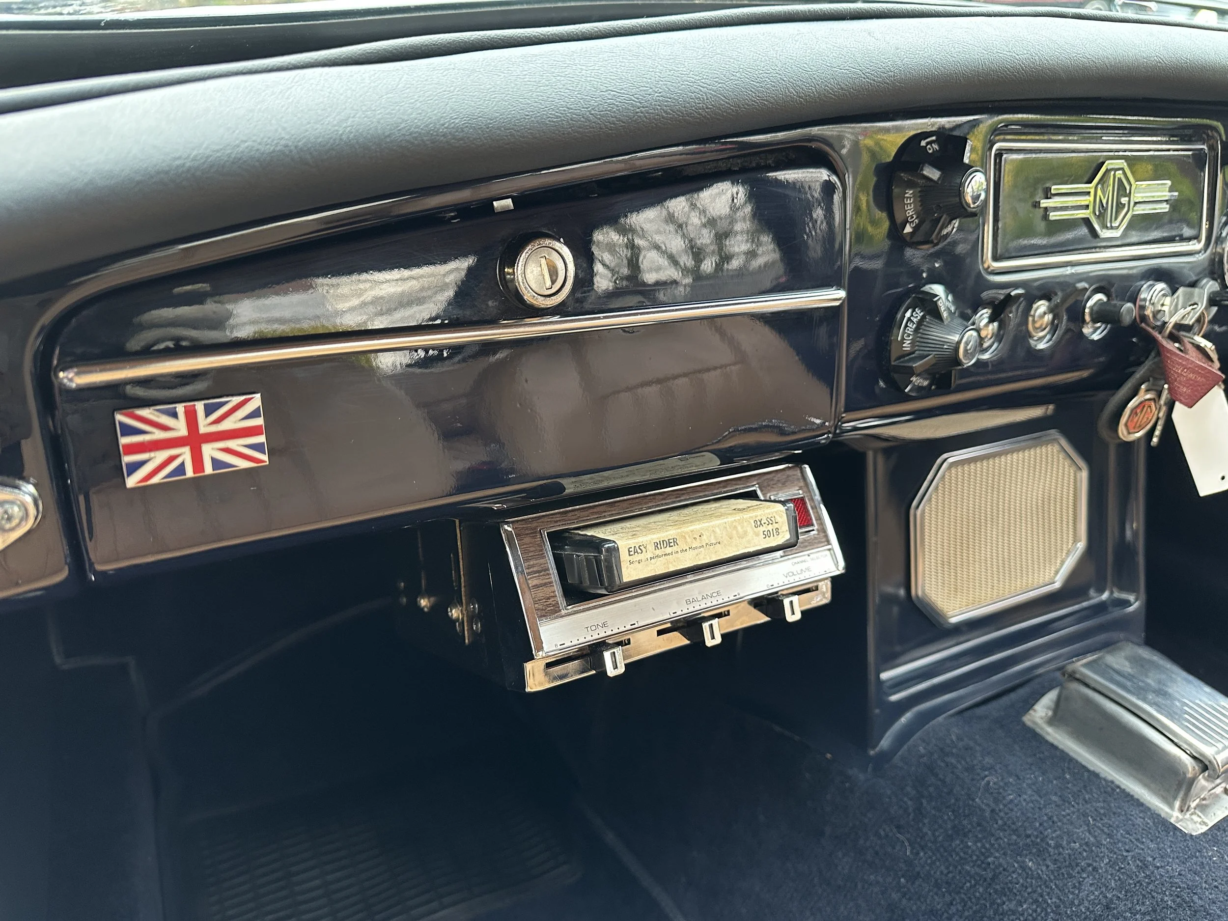 MGB GT SOC 172H (10).jpg