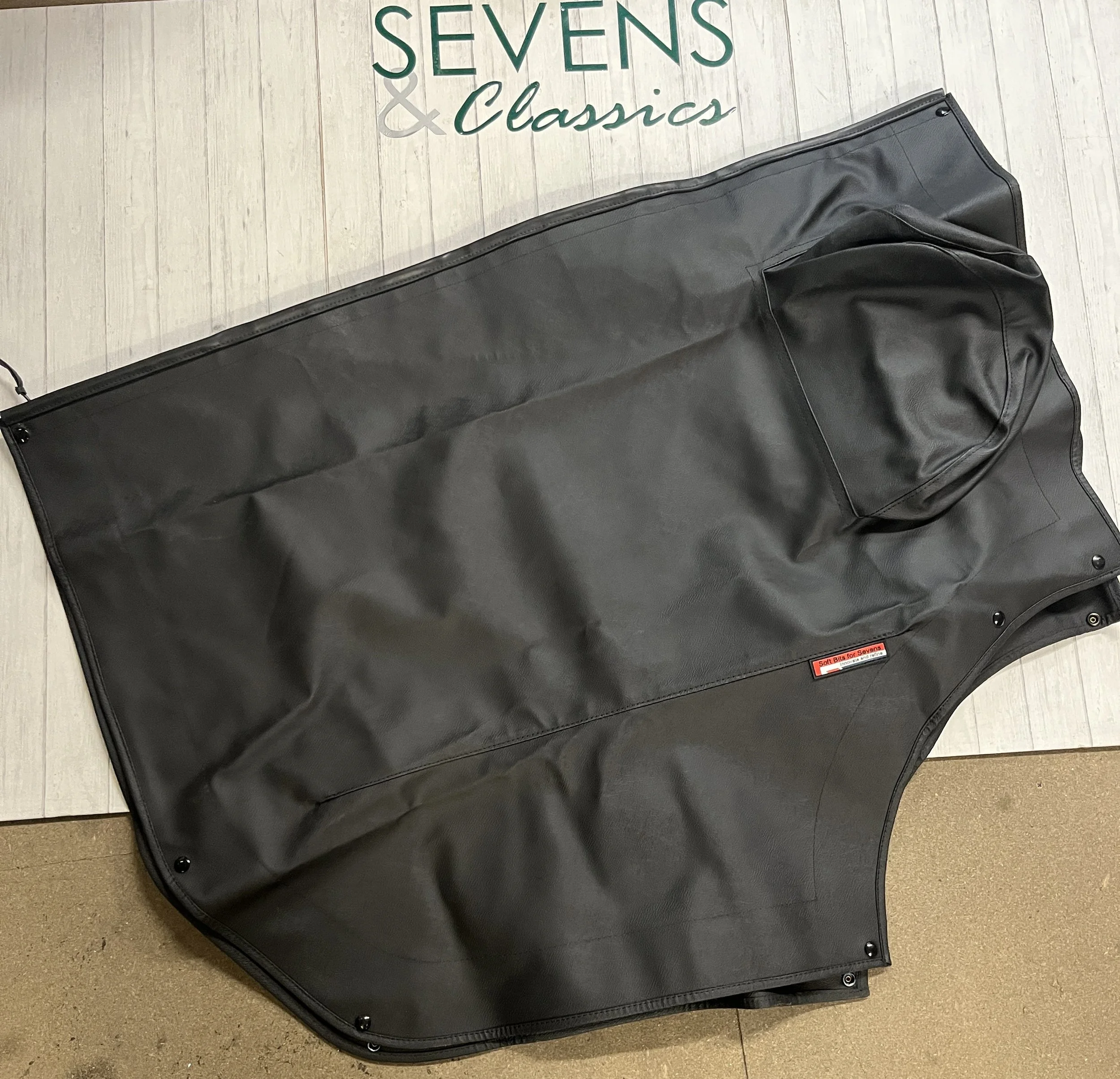 Caterham SV tonneau with leather seat head rest pockets (1).jpg