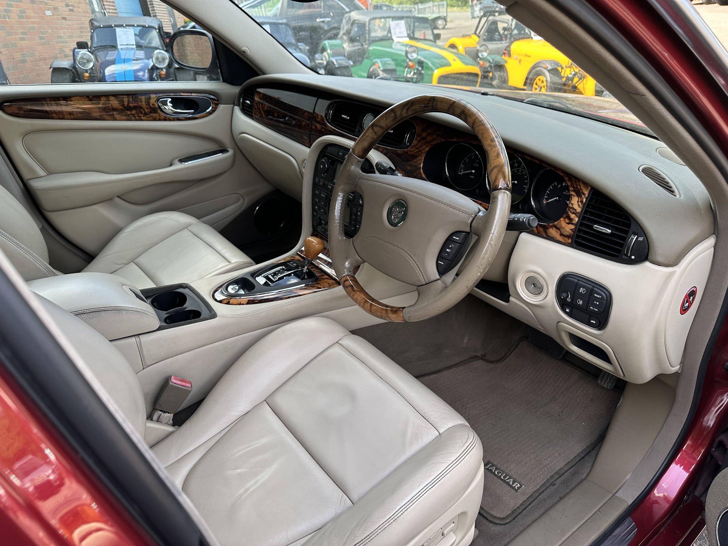 Jaguaer XJ6 - LX52WVM (7).jpeg