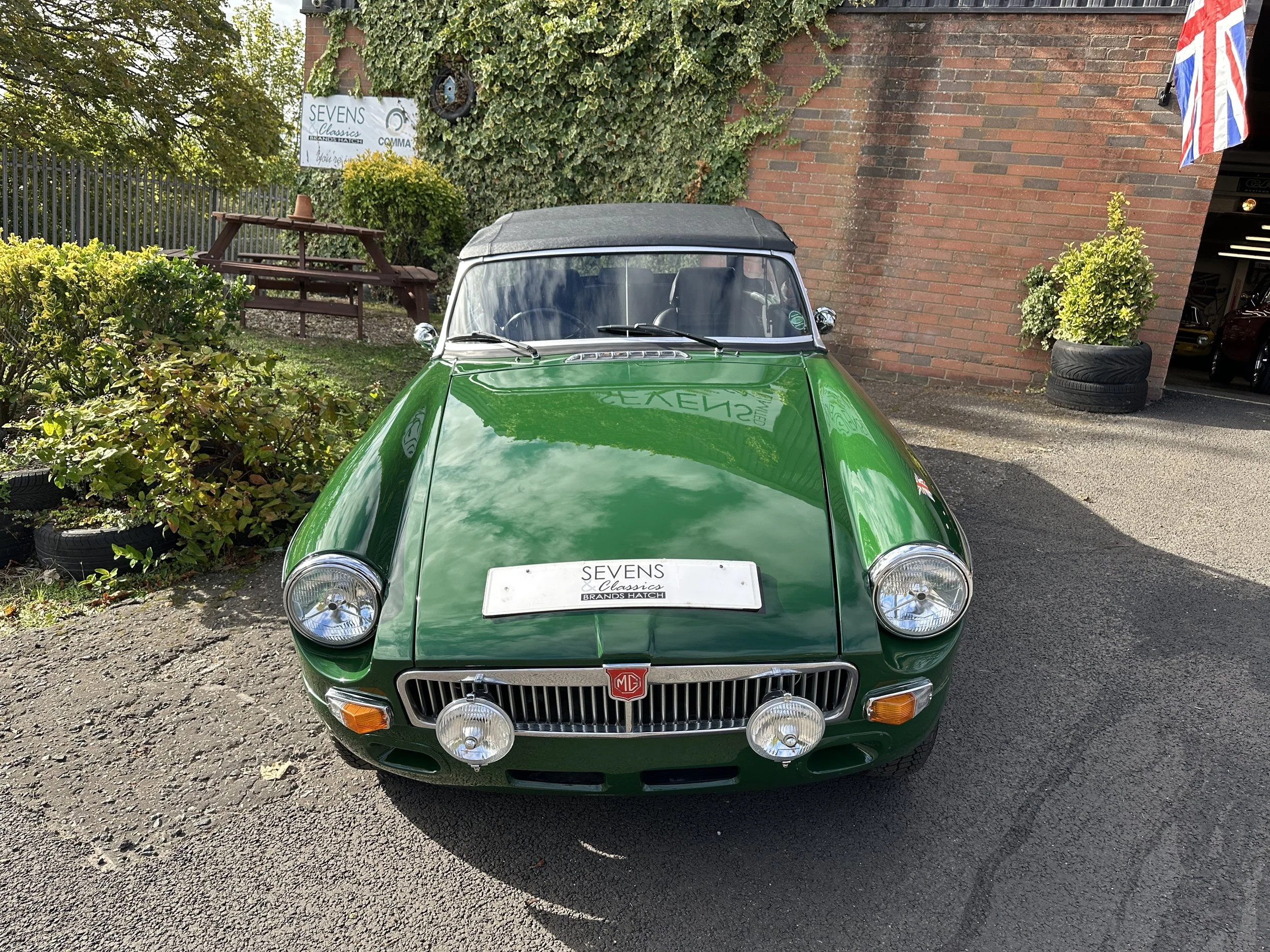 MGB Roadster - TVP495S (2).jpg