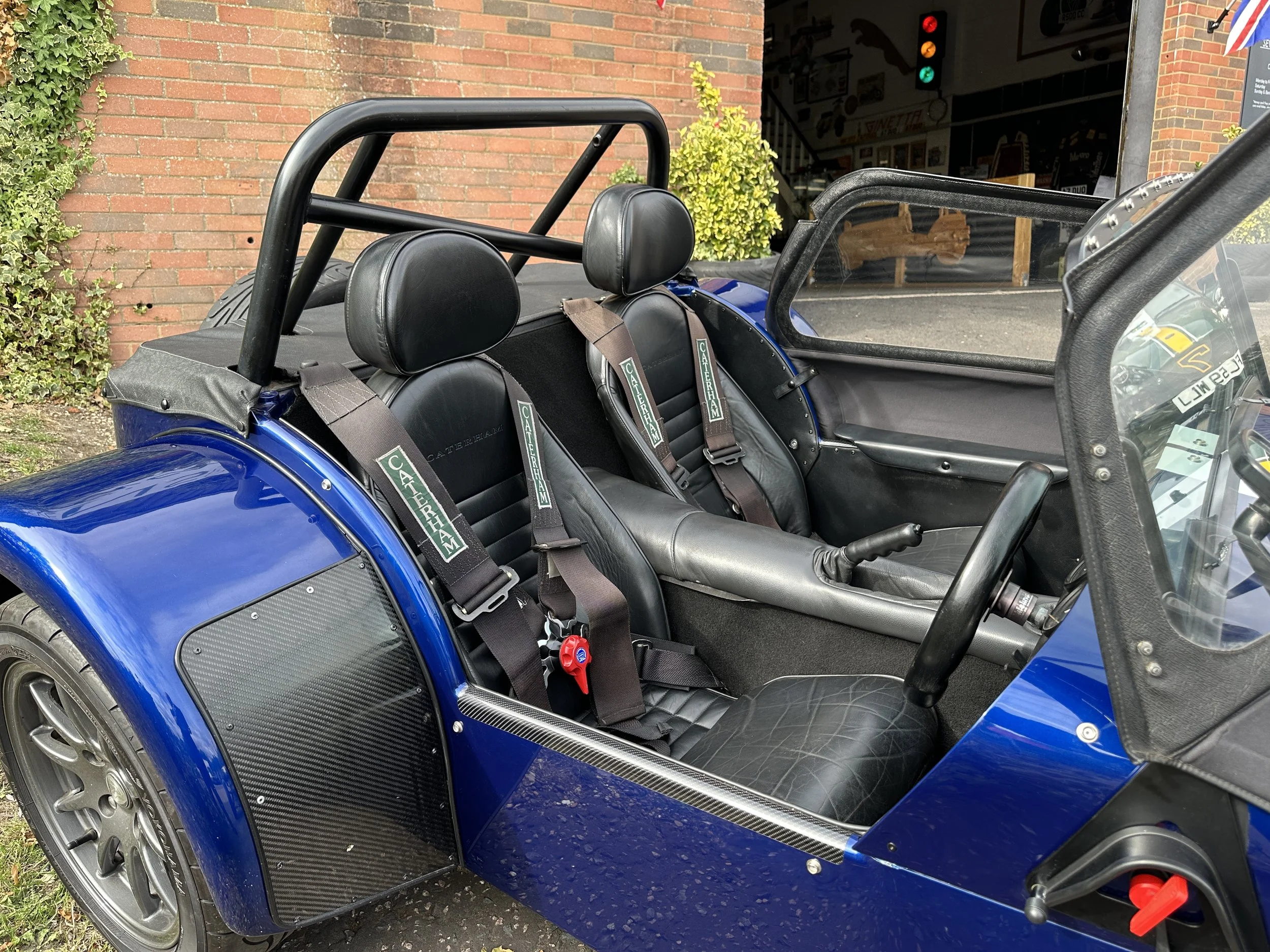 Caterham SV 140 - GK02OZR (9).jpg