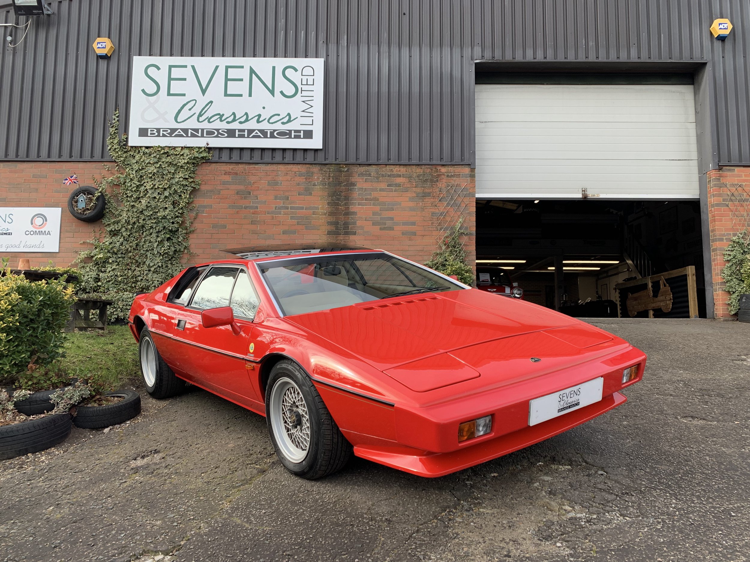 This beautiful Lotus Esprit S3 looks stunning in its gleaming Lotus Red