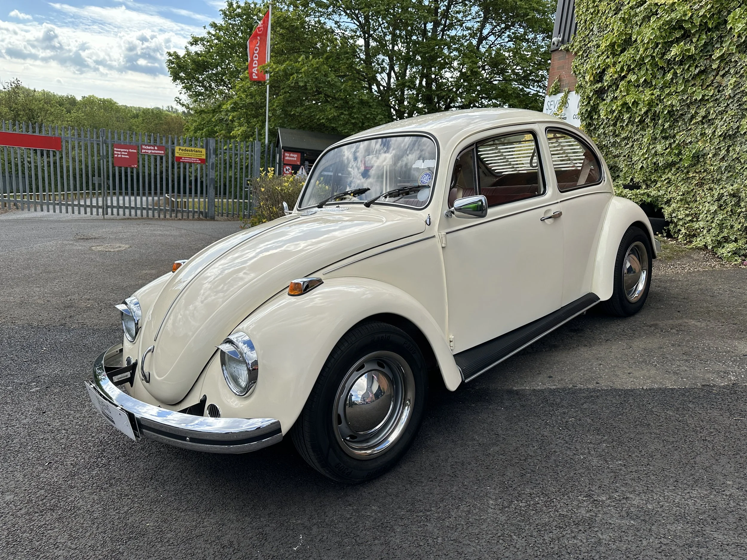 VW Beetle 1600 - SGH339L (3).jpg