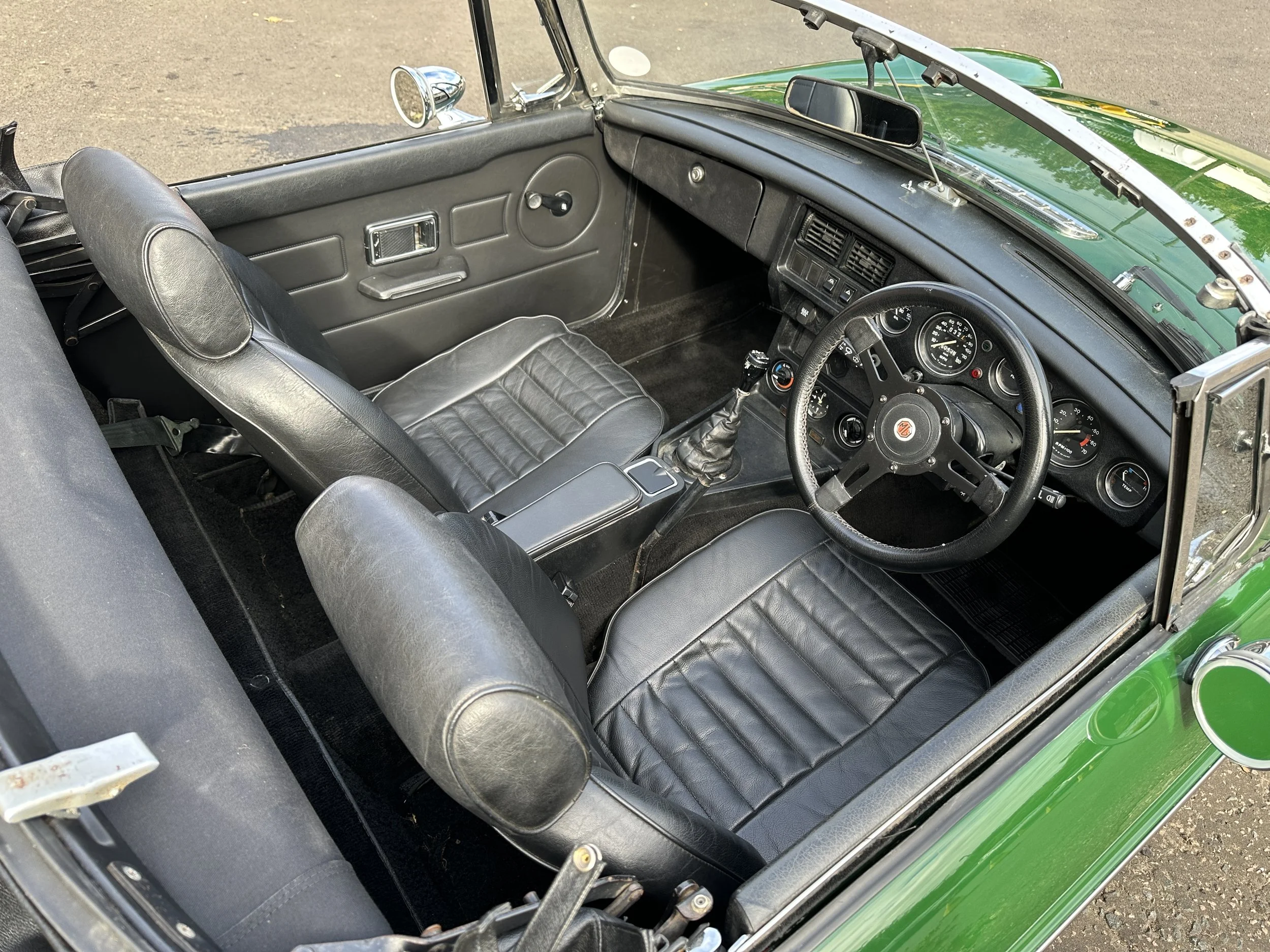 MGB Roadster - TVP495S (9).jpg
