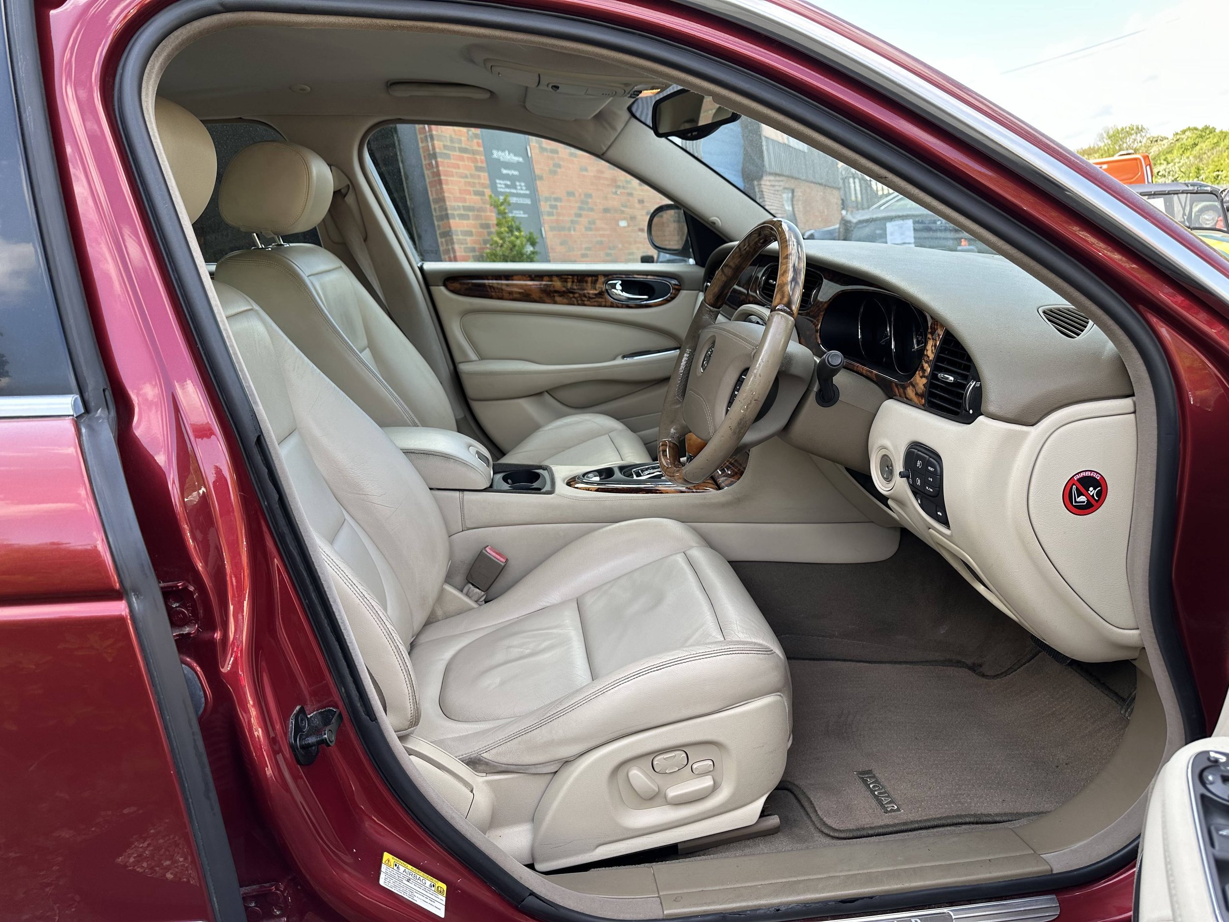 Jaguaer XJ6 - LX52WVM (8).jpeg