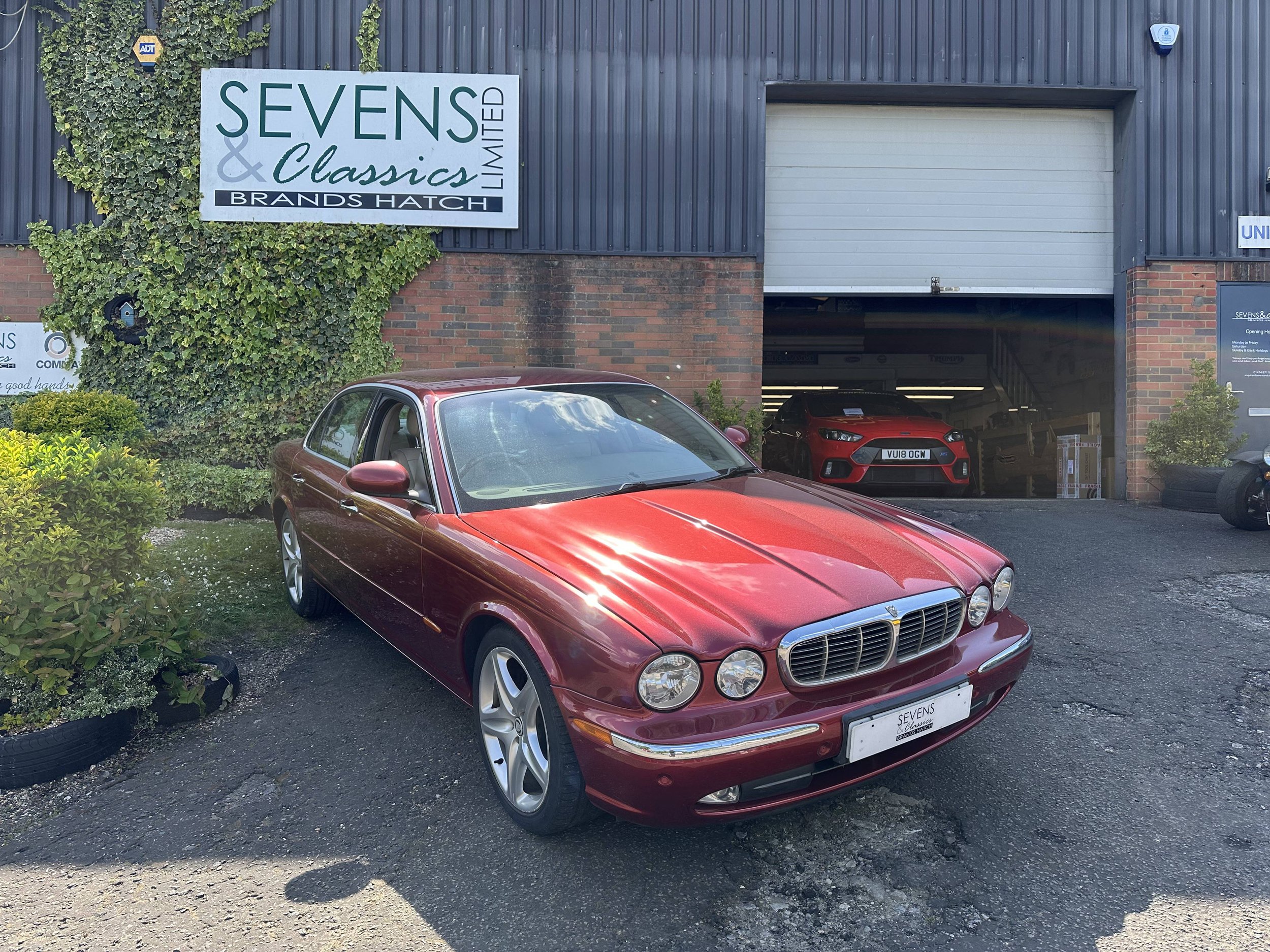 Jaguaer XJ6 - LX52WVM (1).jpeg