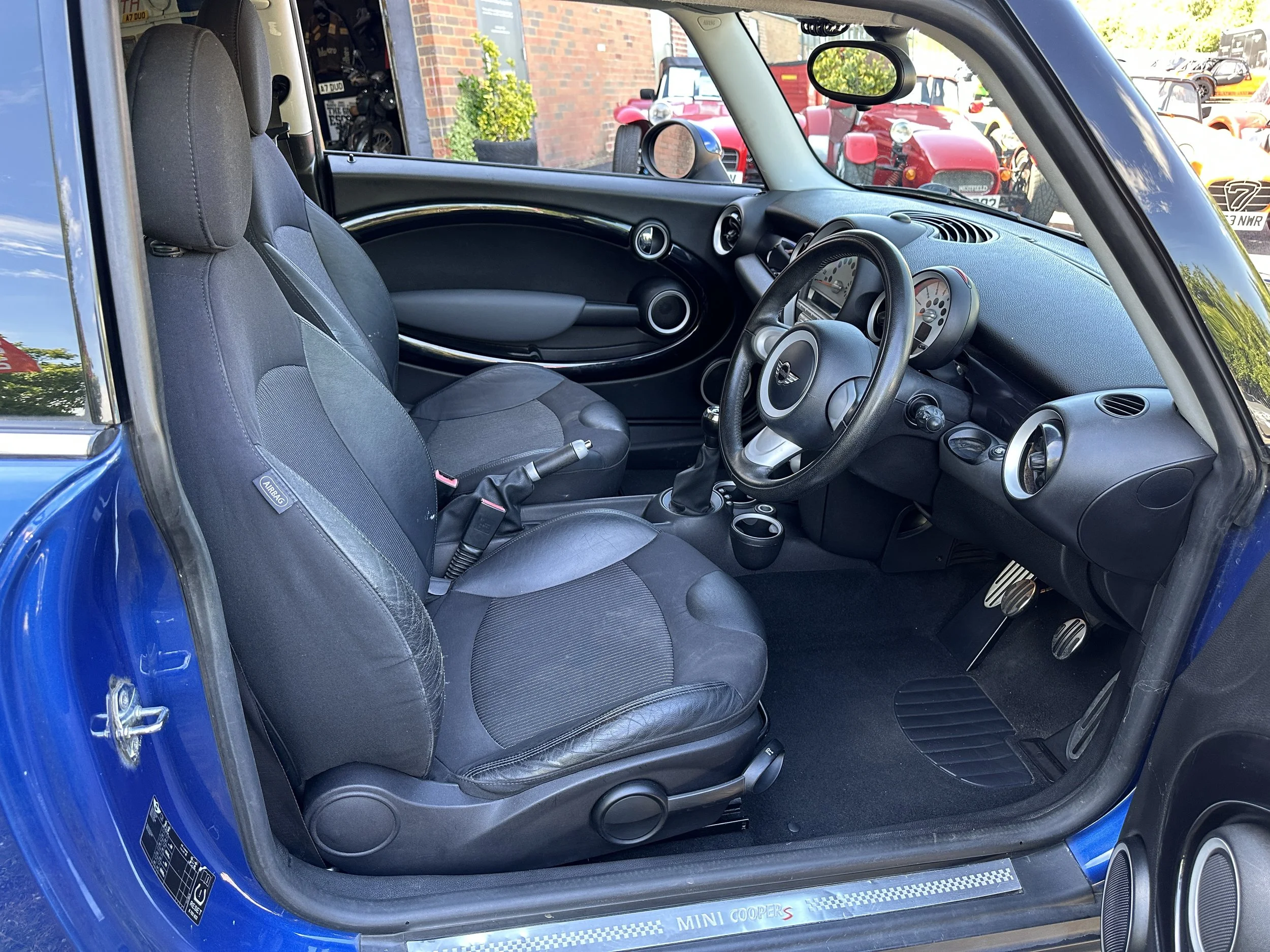 Mini Cooper S - RK57VKS (8).jpg